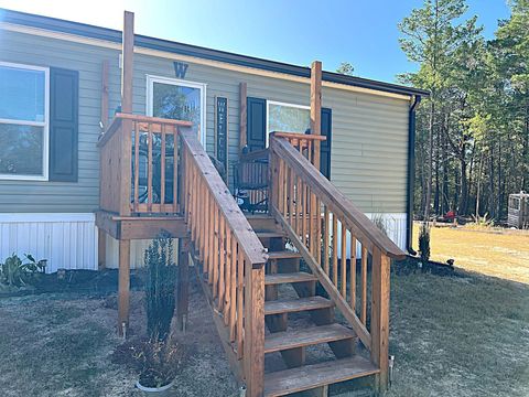 A home in DeFuniak Springs