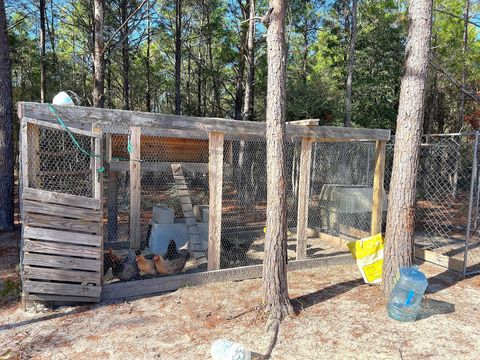 A home in DeFuniak Springs