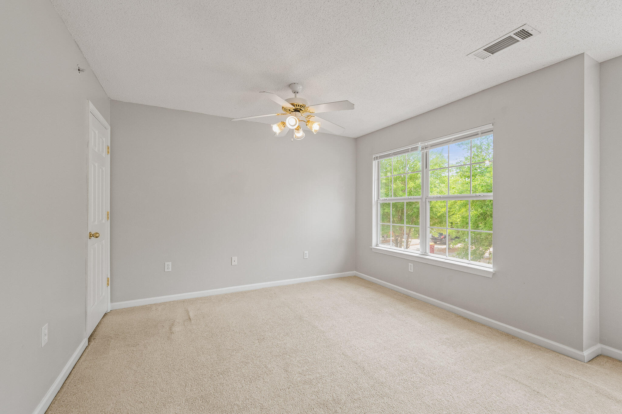 ROLLING PINES - Residential