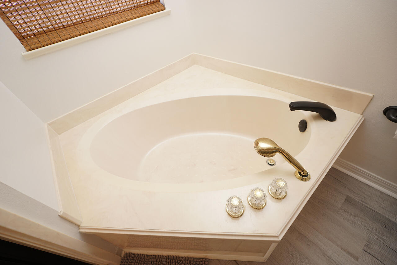 NORTH RIDGE CREEK S/D 1ST ADDN - Residential