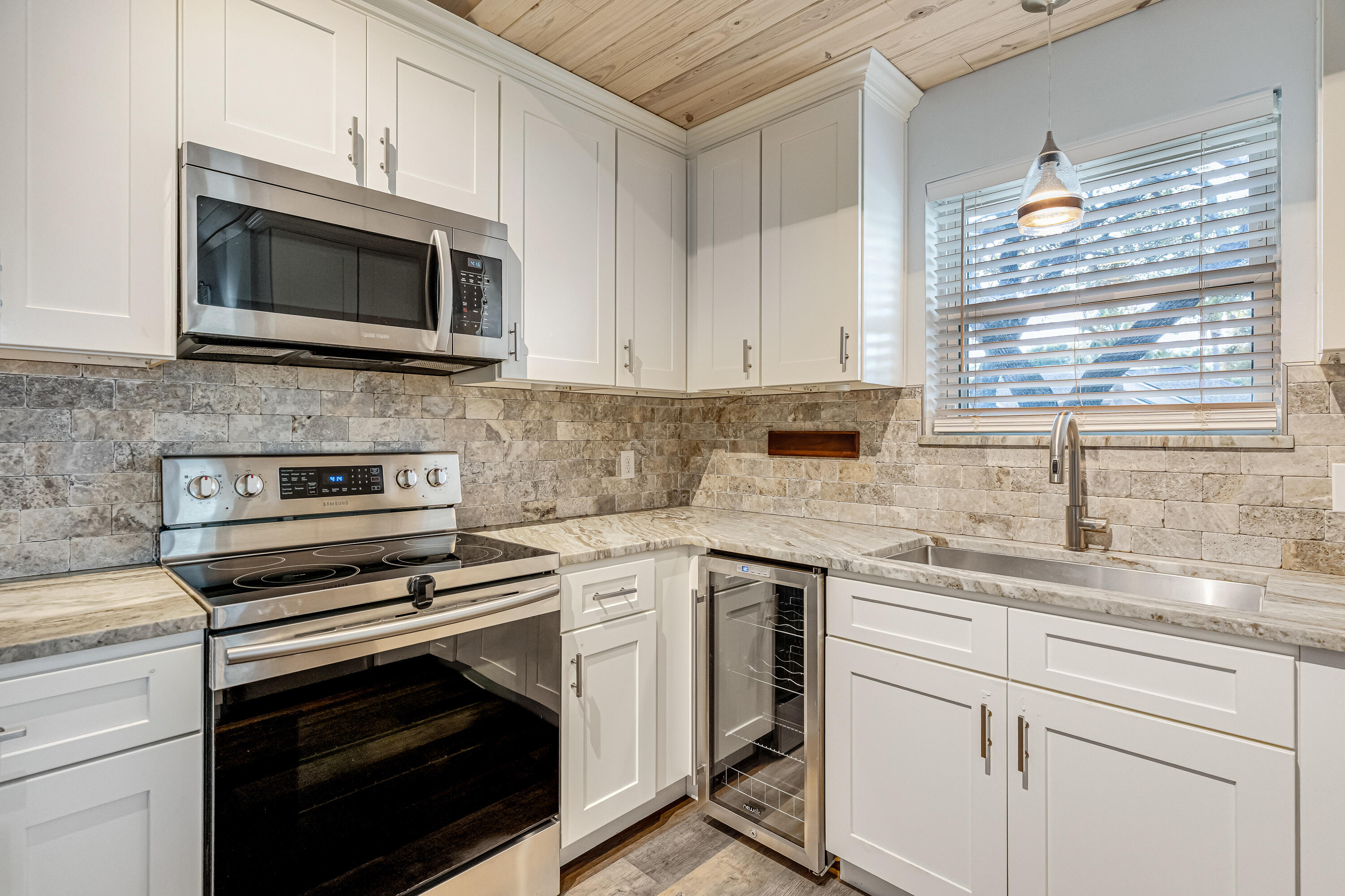 CASTELAR - Residential Lease