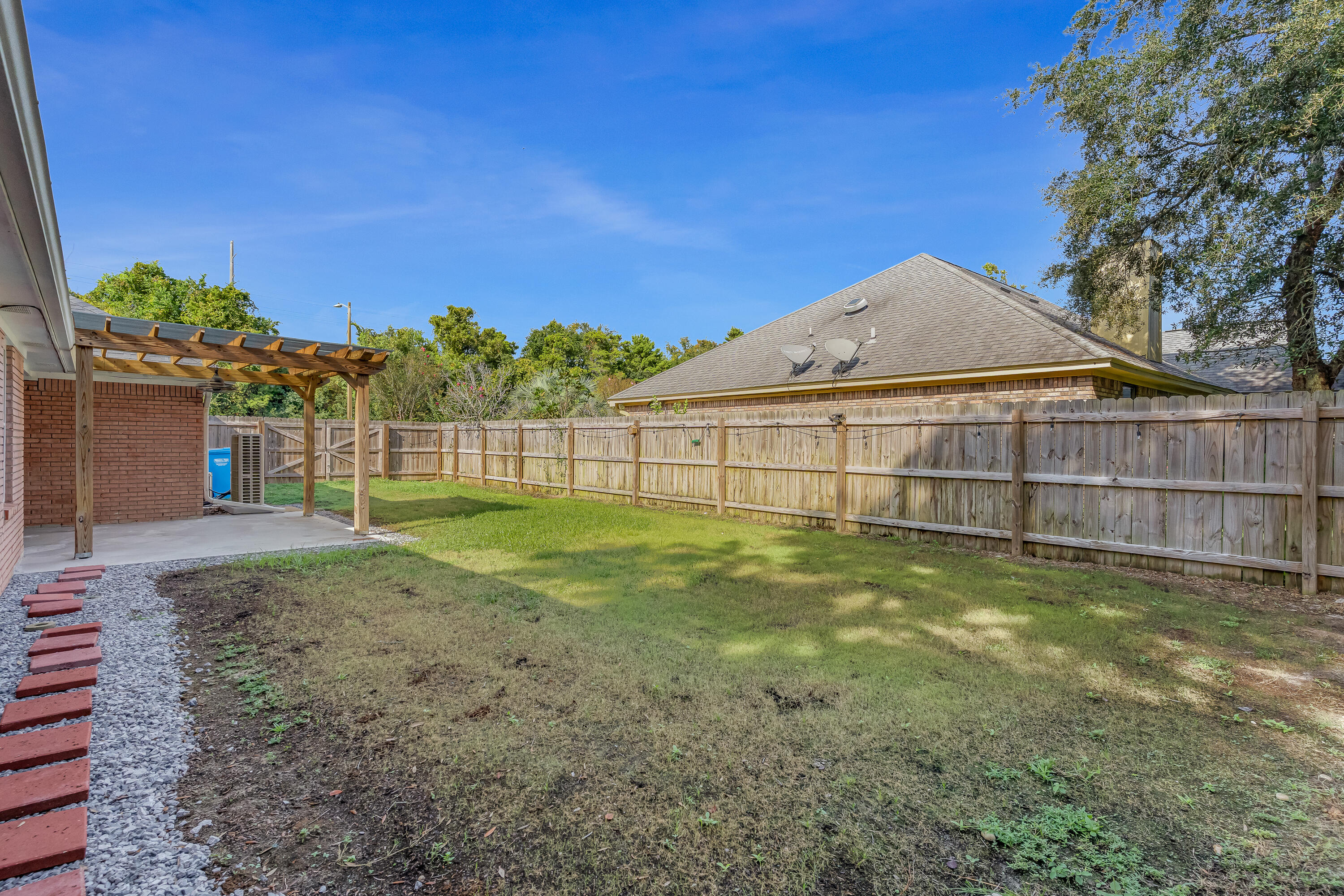 CASTELAR - Residential Lease