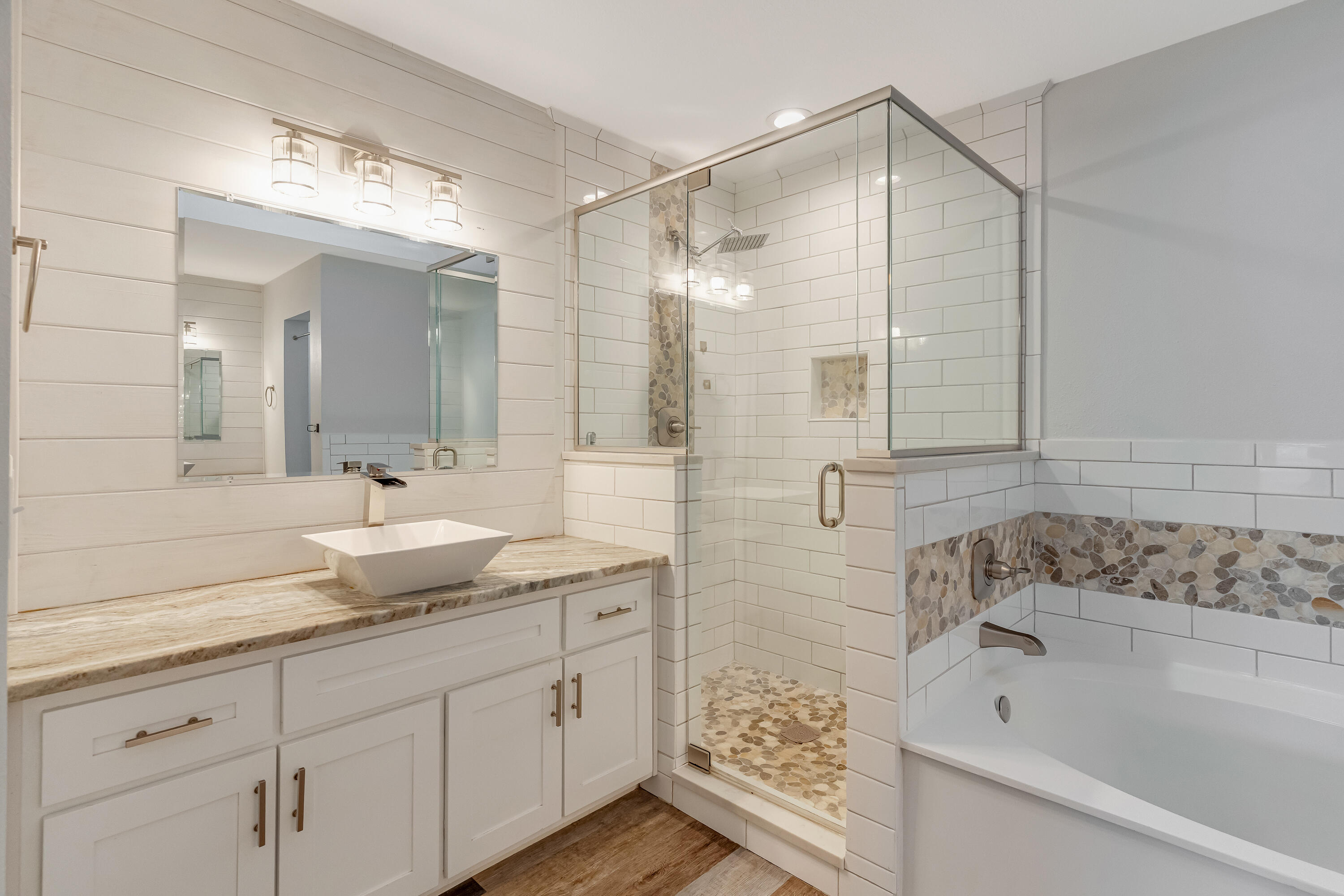 CASTELAR - Residential Lease