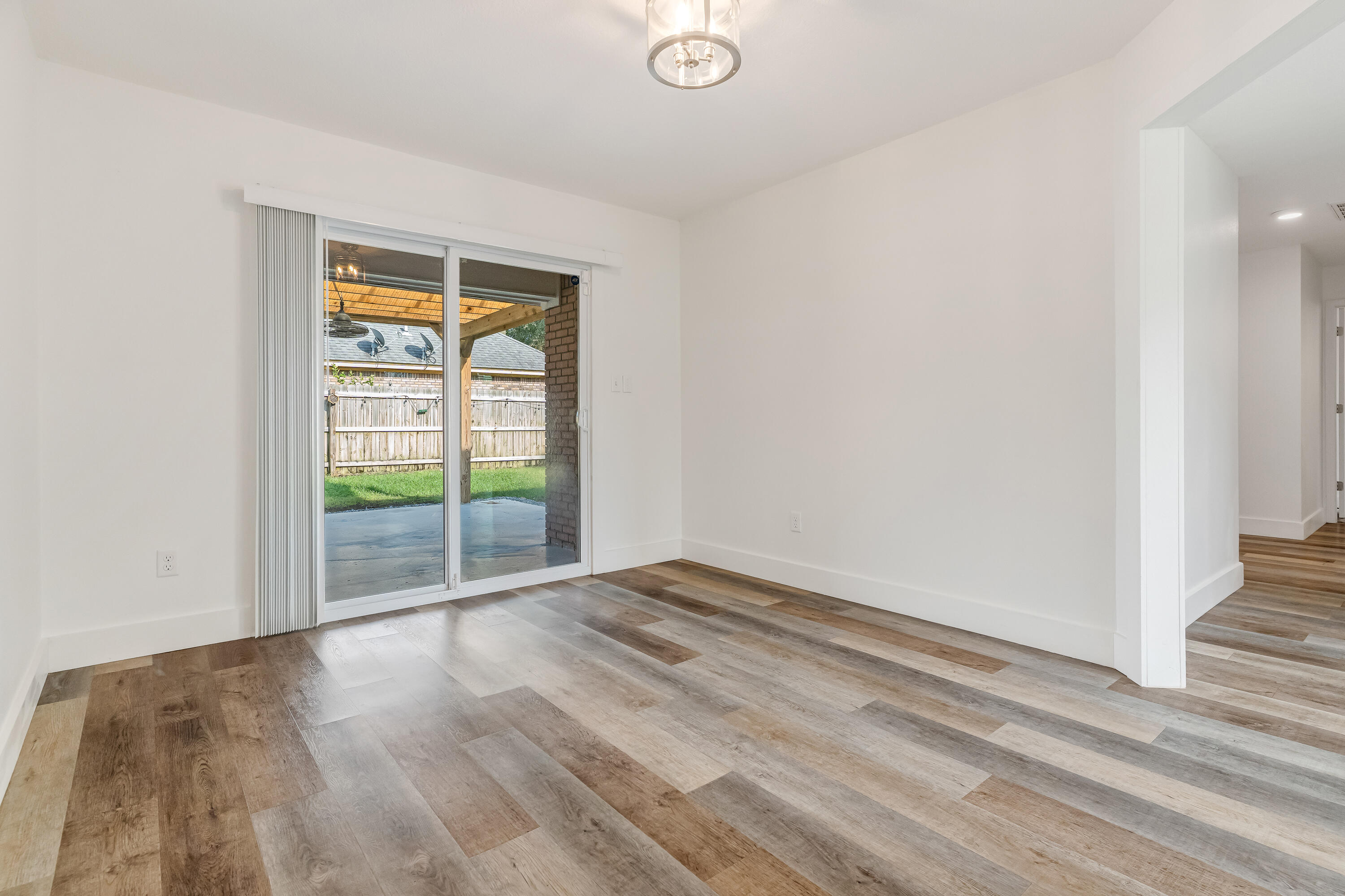 CASTELAR - Residential Lease