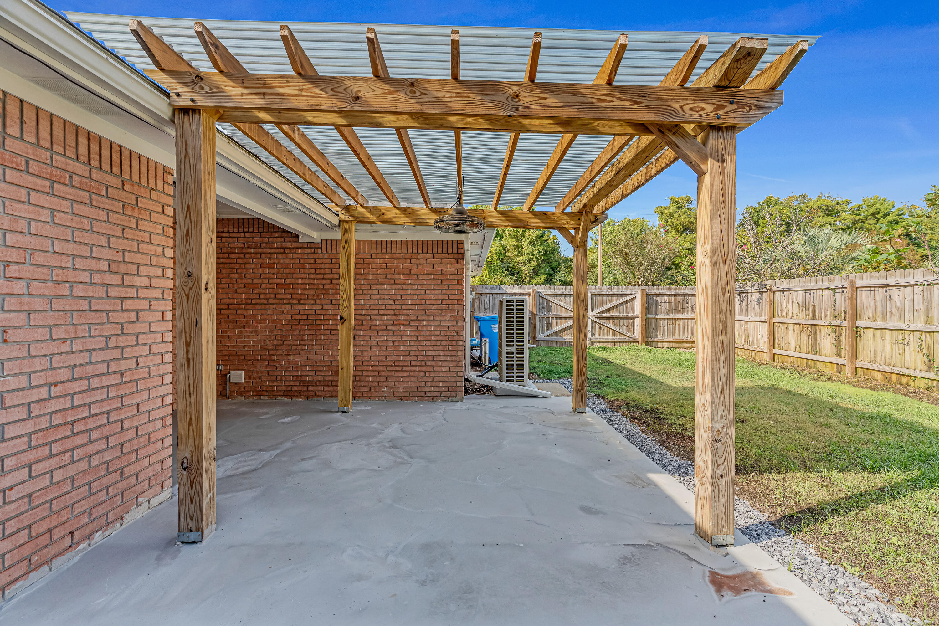 CASTELAR - Residential Lease