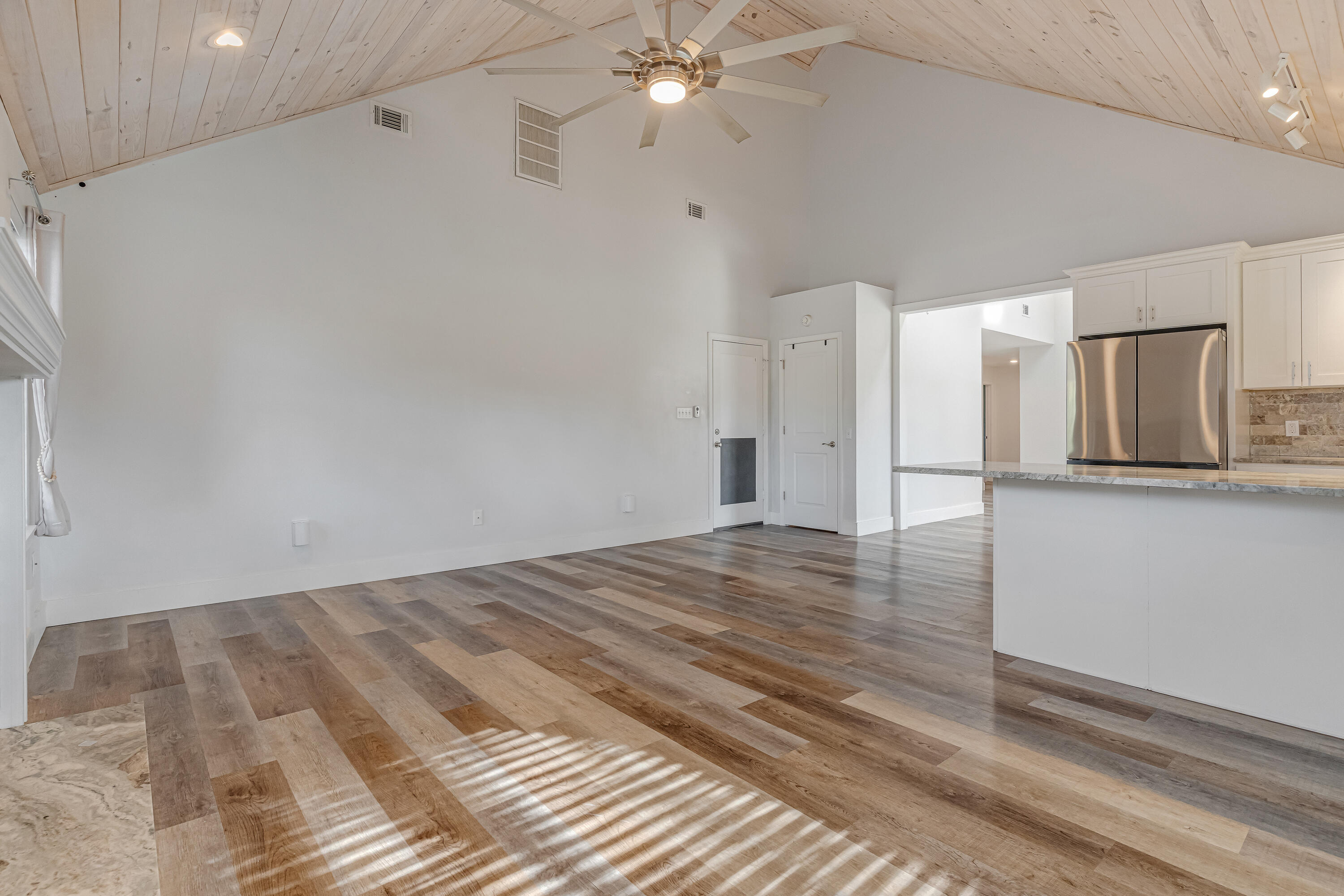 CASTELAR - Residential Lease