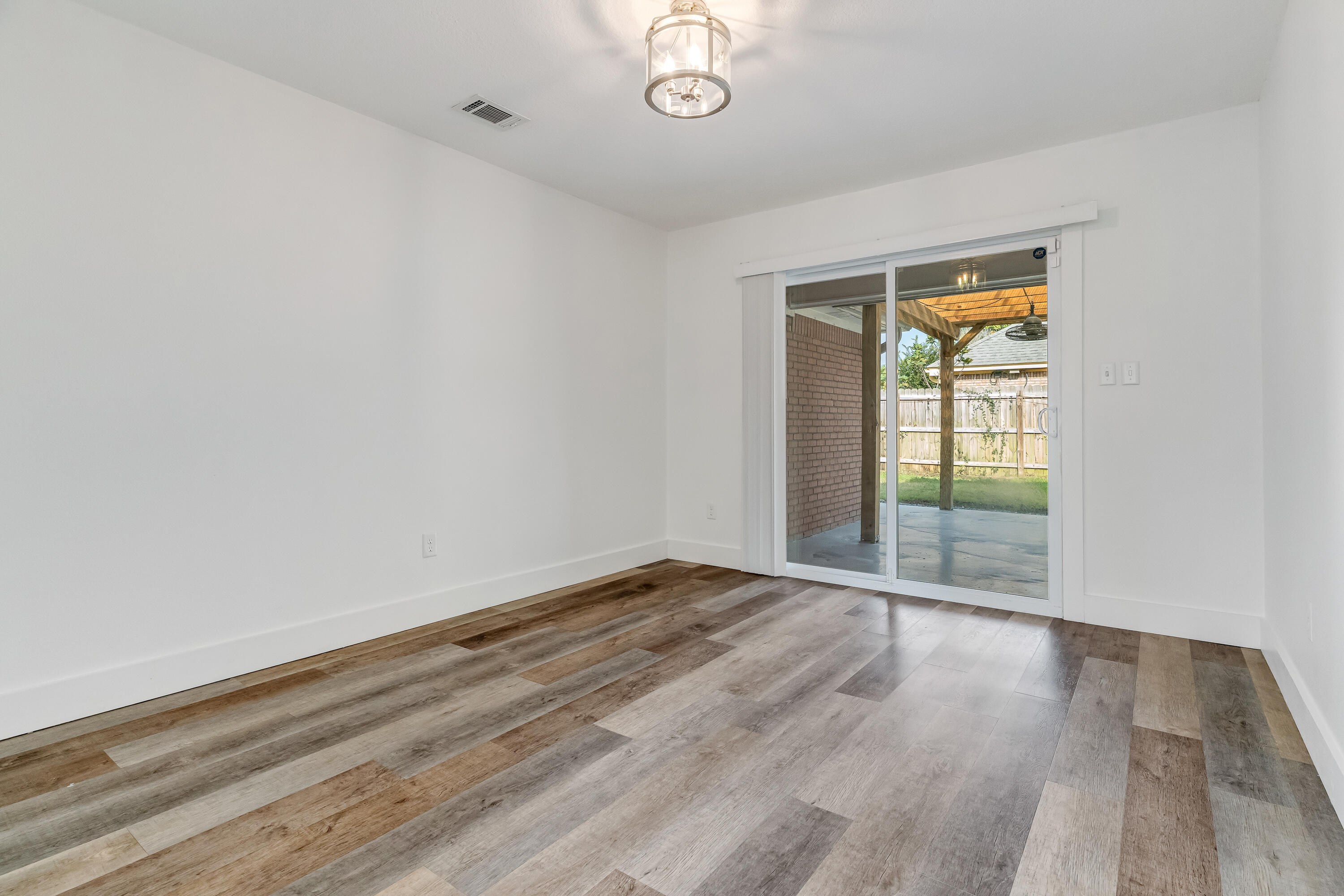 CASTELAR - Residential Lease