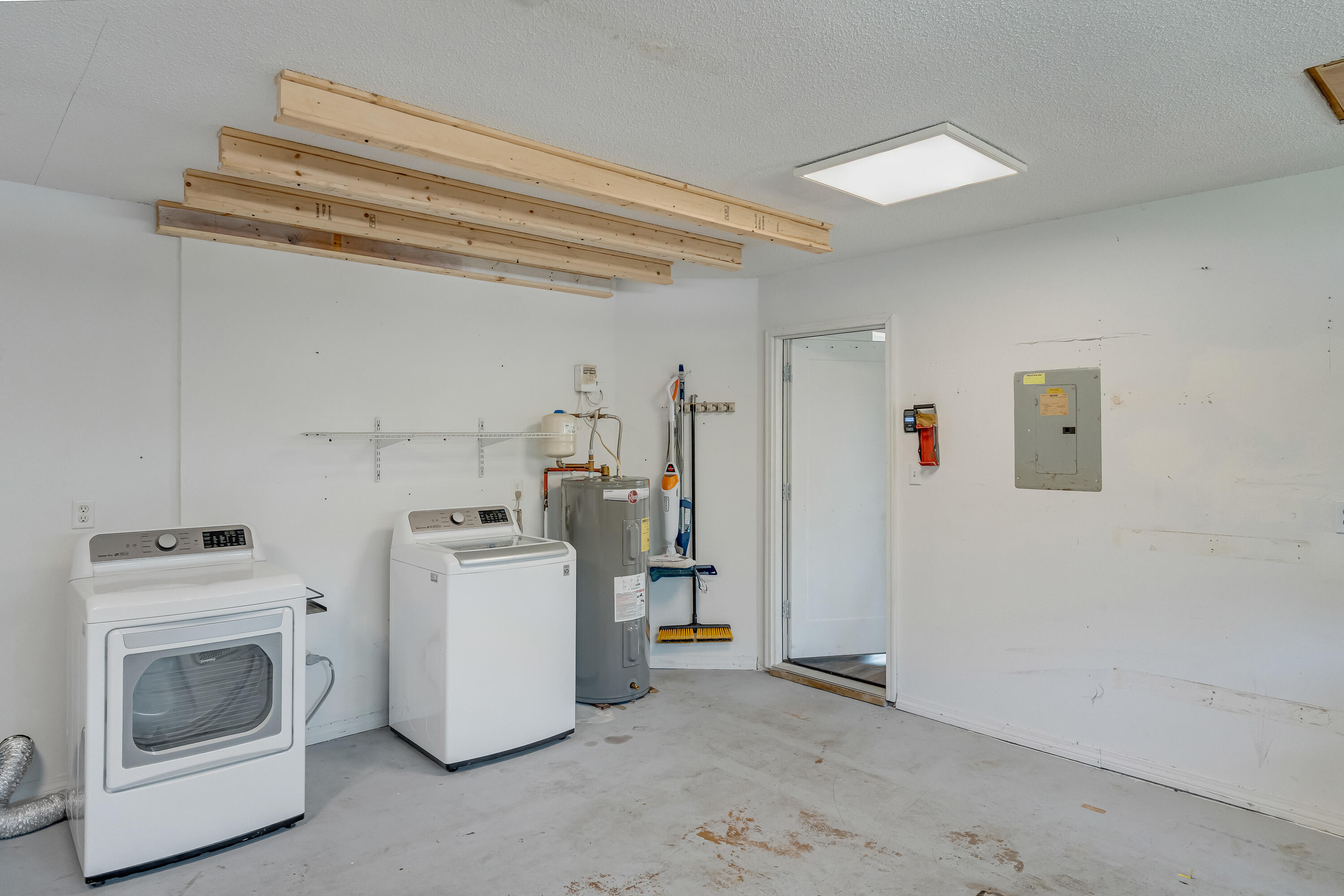 CASTELAR - Residential Lease