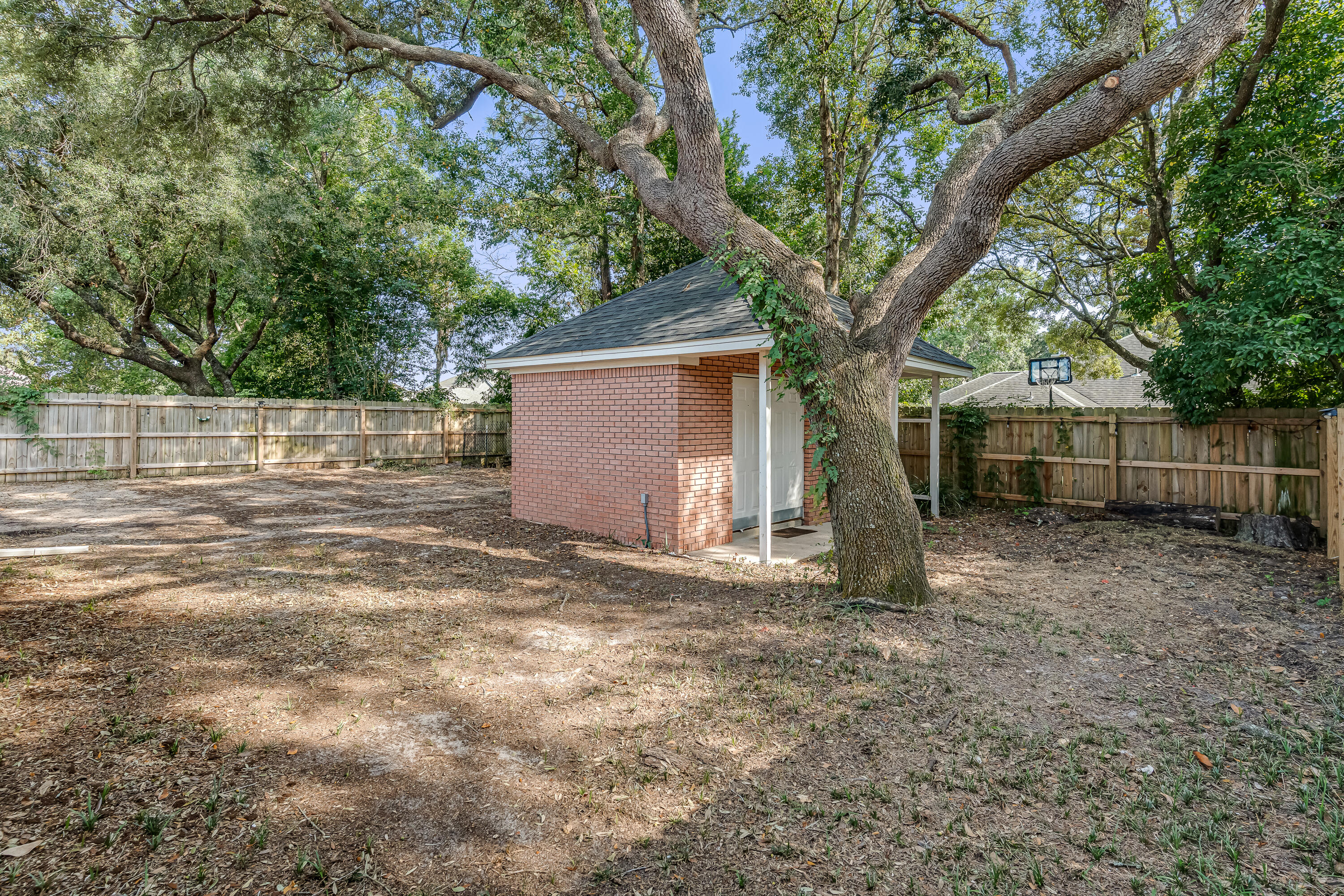 CASTELAR - Residential Lease