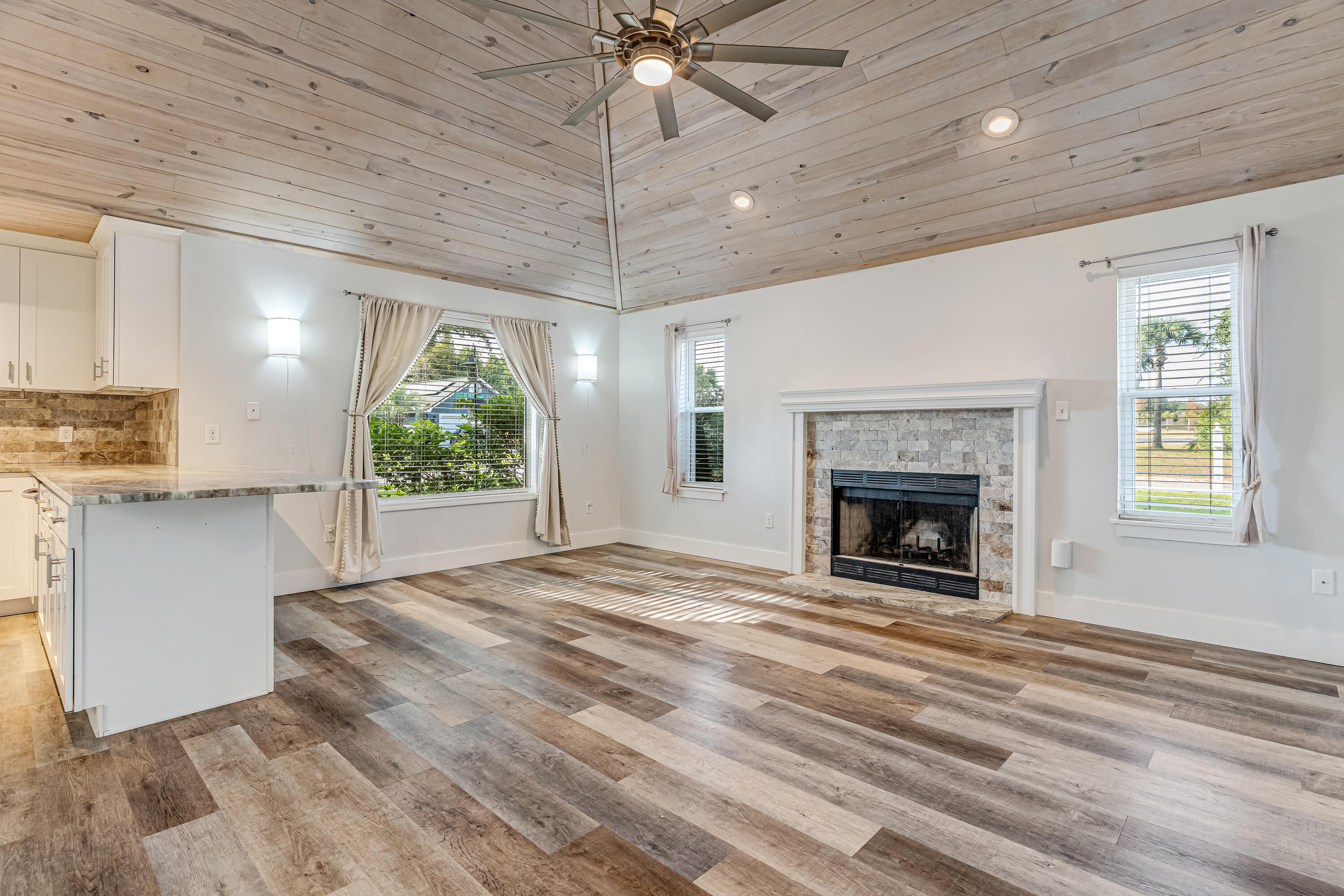 CASTELAR - Residential Lease