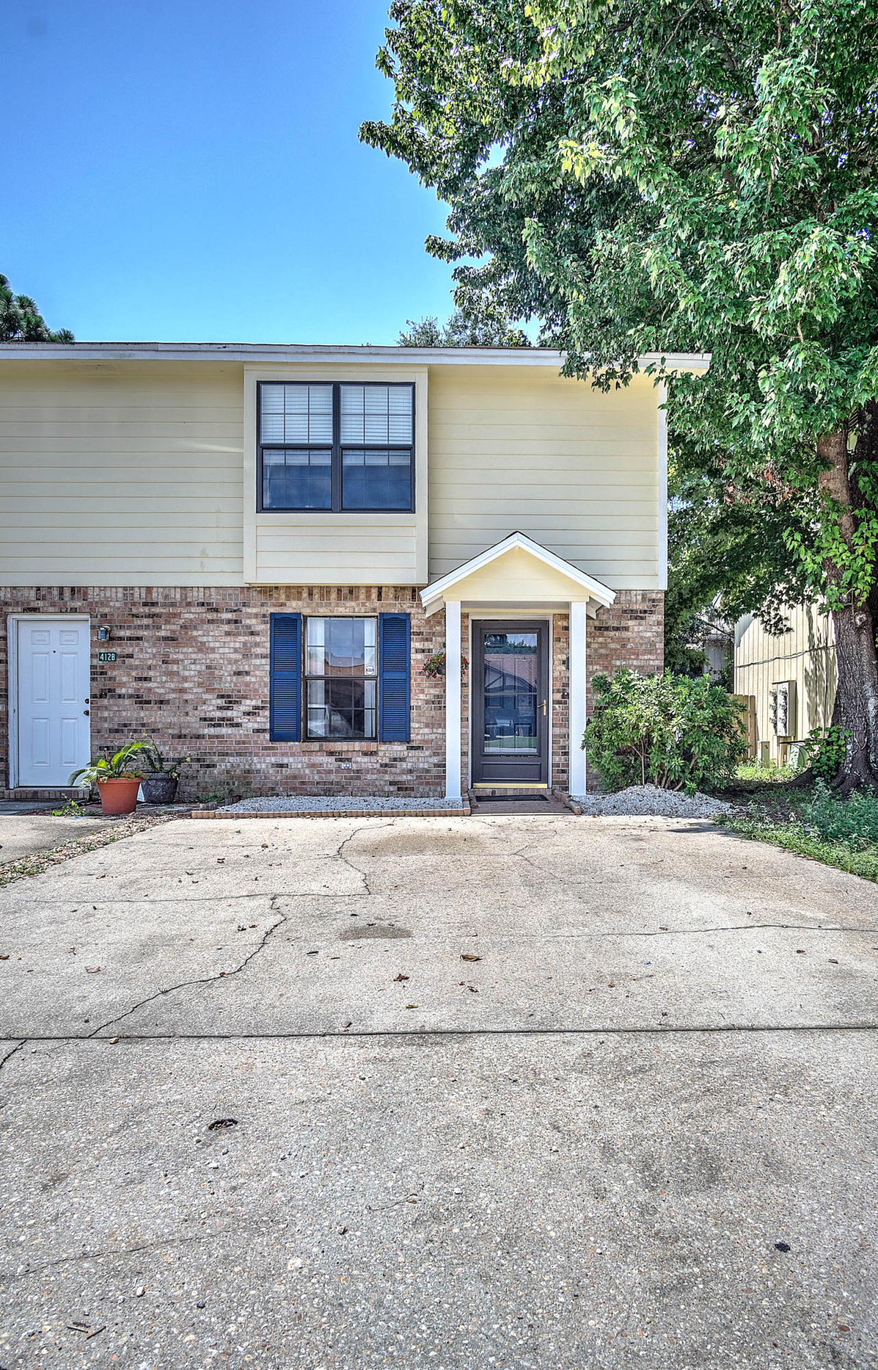 VIKING MANOR PH 1 - Residential