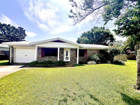 Photo of 307 NW Sikes Circle, Fort Walton Beach, FL 32548 (MLS # 987763)