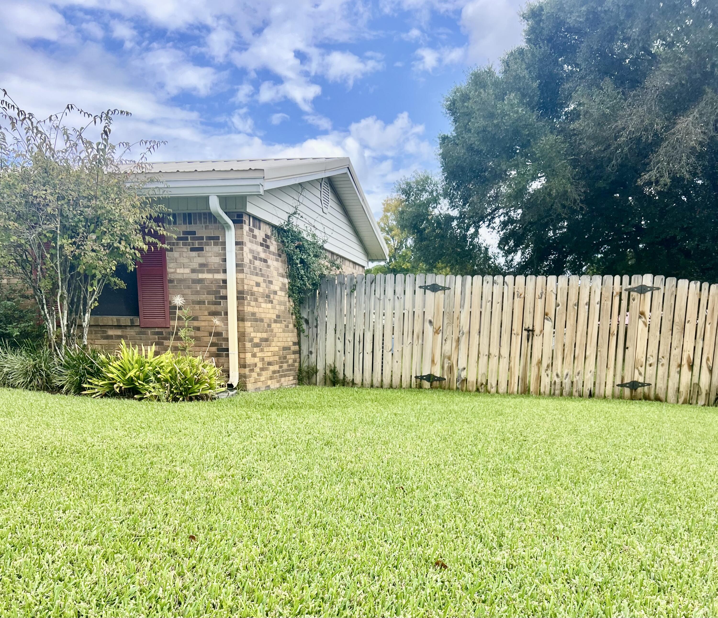 VICTORIA GARDENS - Residential