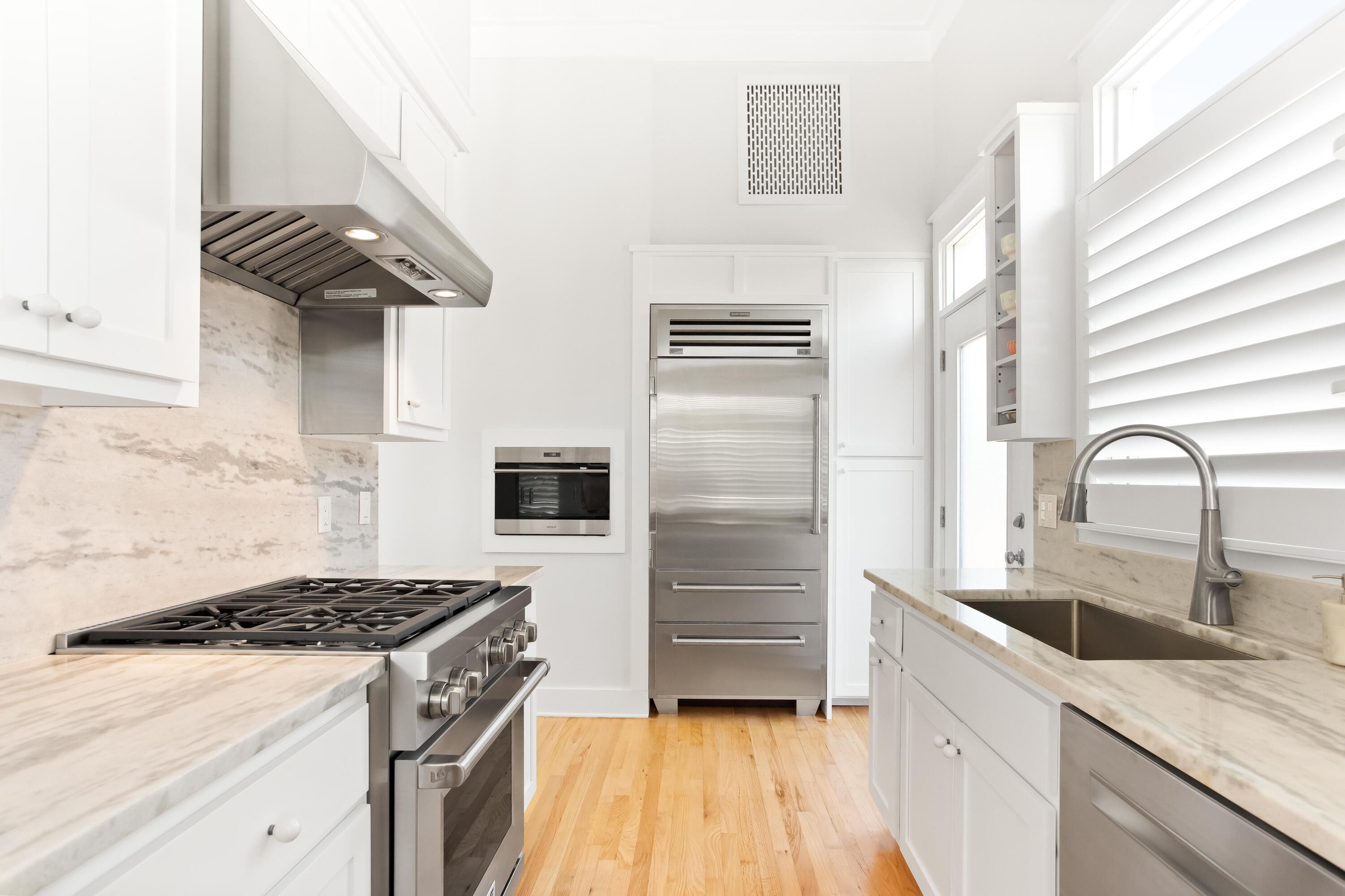 CRYSTAL LAKE - Residential