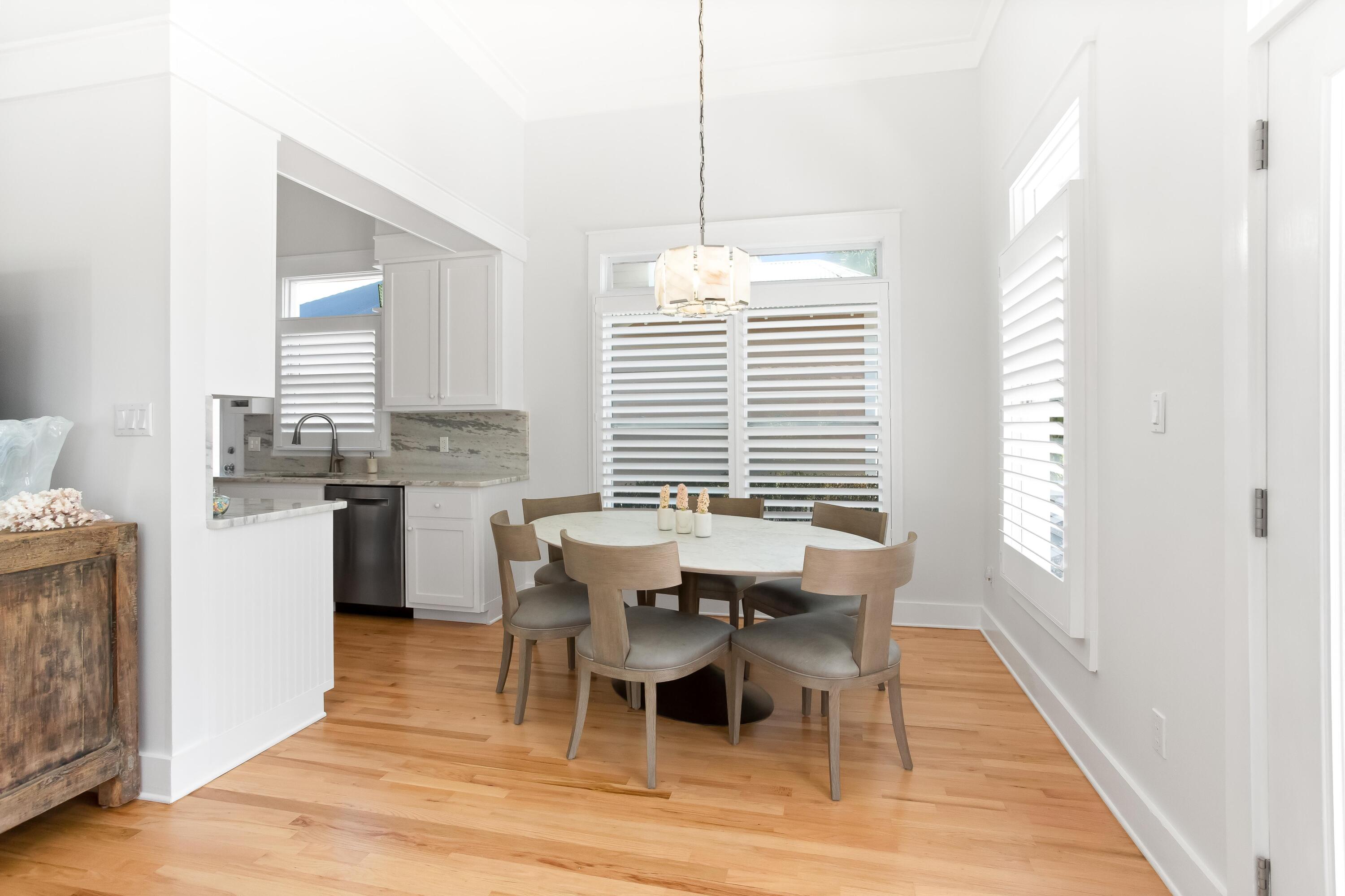 CRYSTAL LAKE - Residential