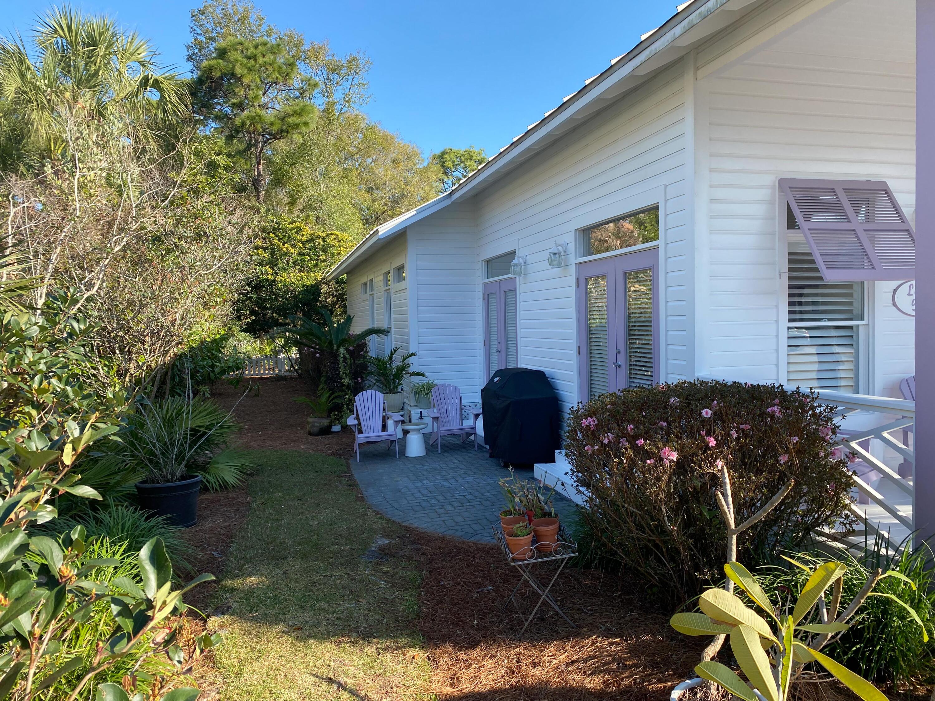 CRYSTAL LAKE - Residential