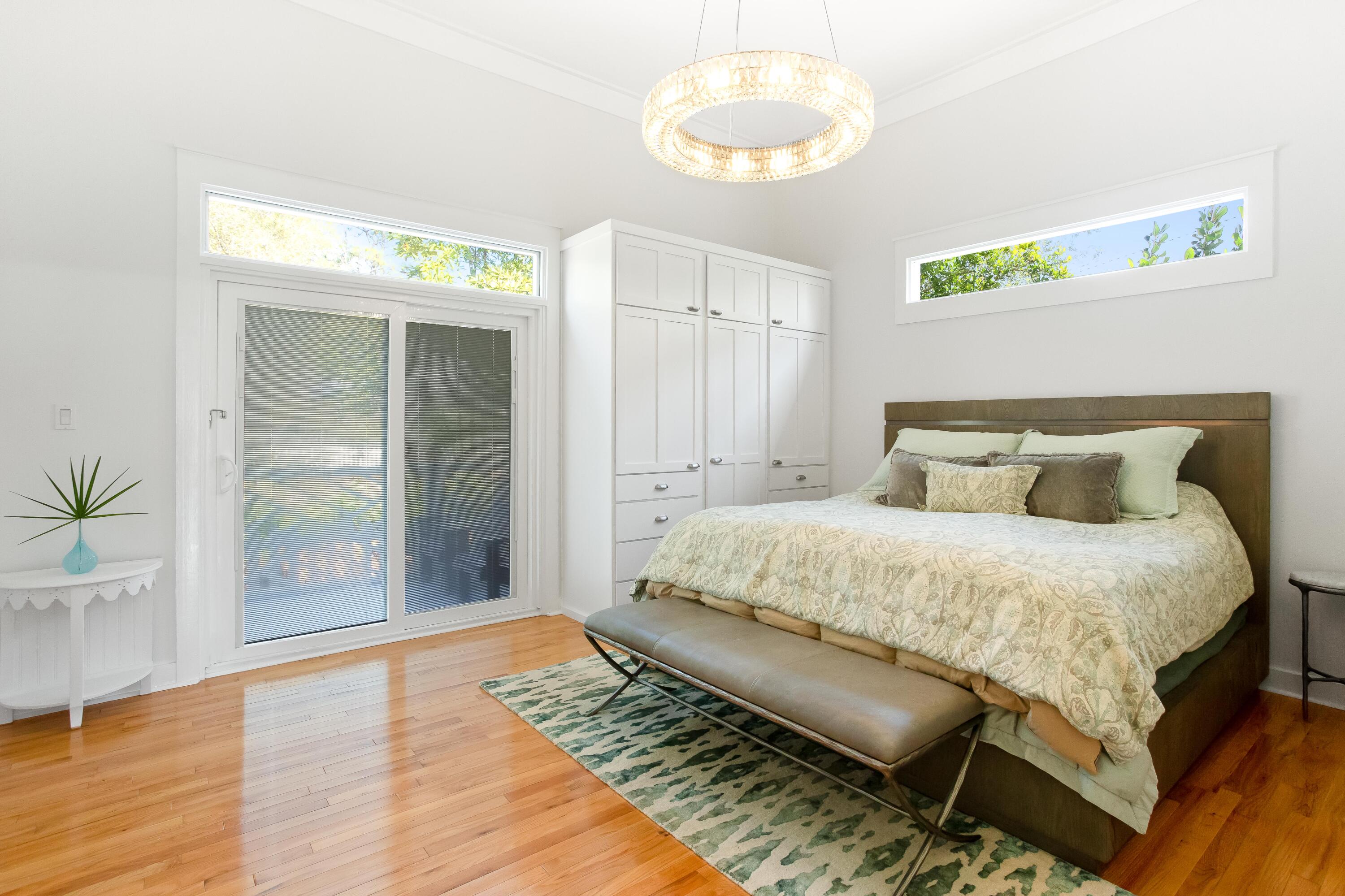 CRYSTAL LAKE - Residential