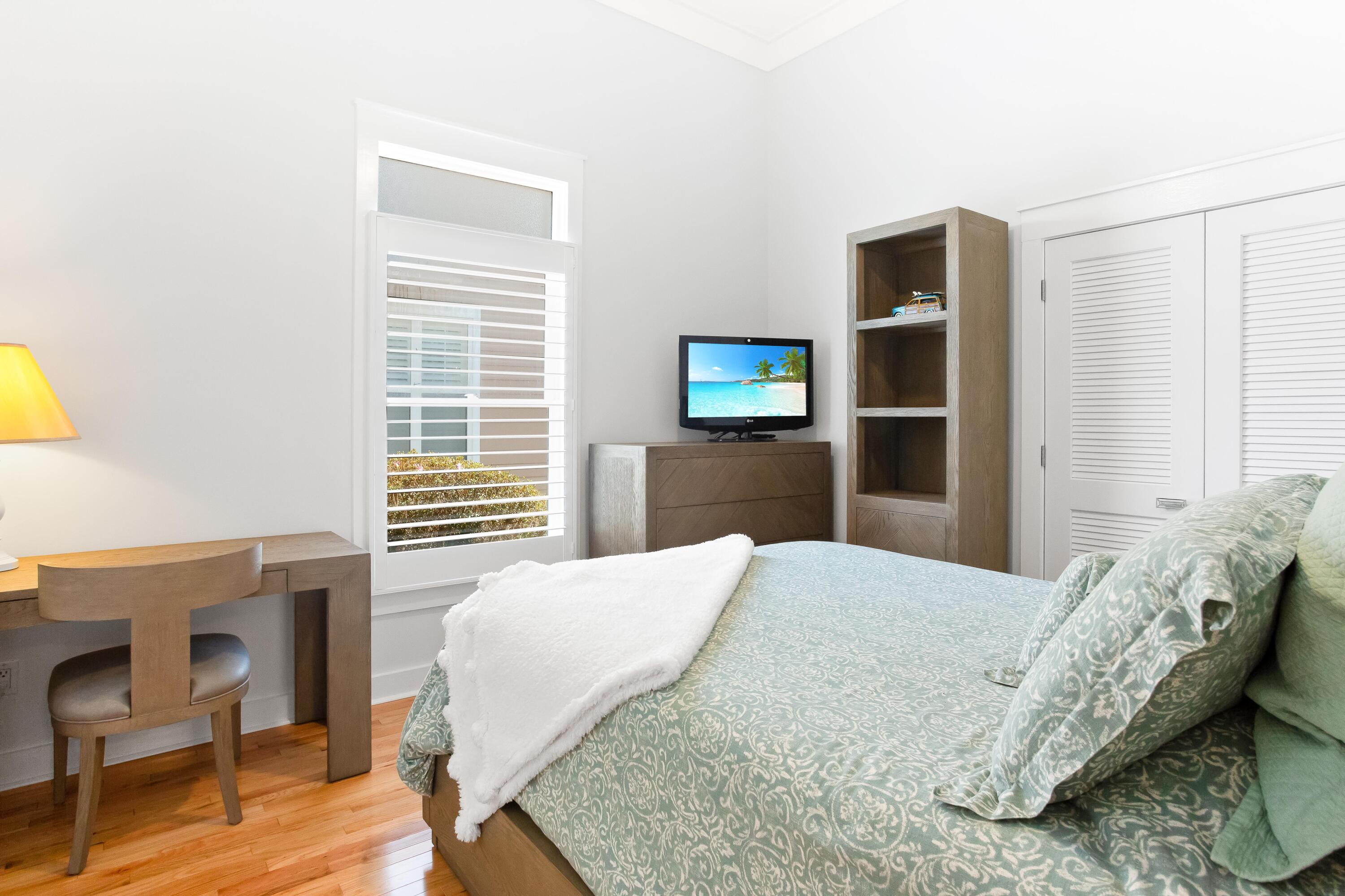 CRYSTAL LAKE - Residential