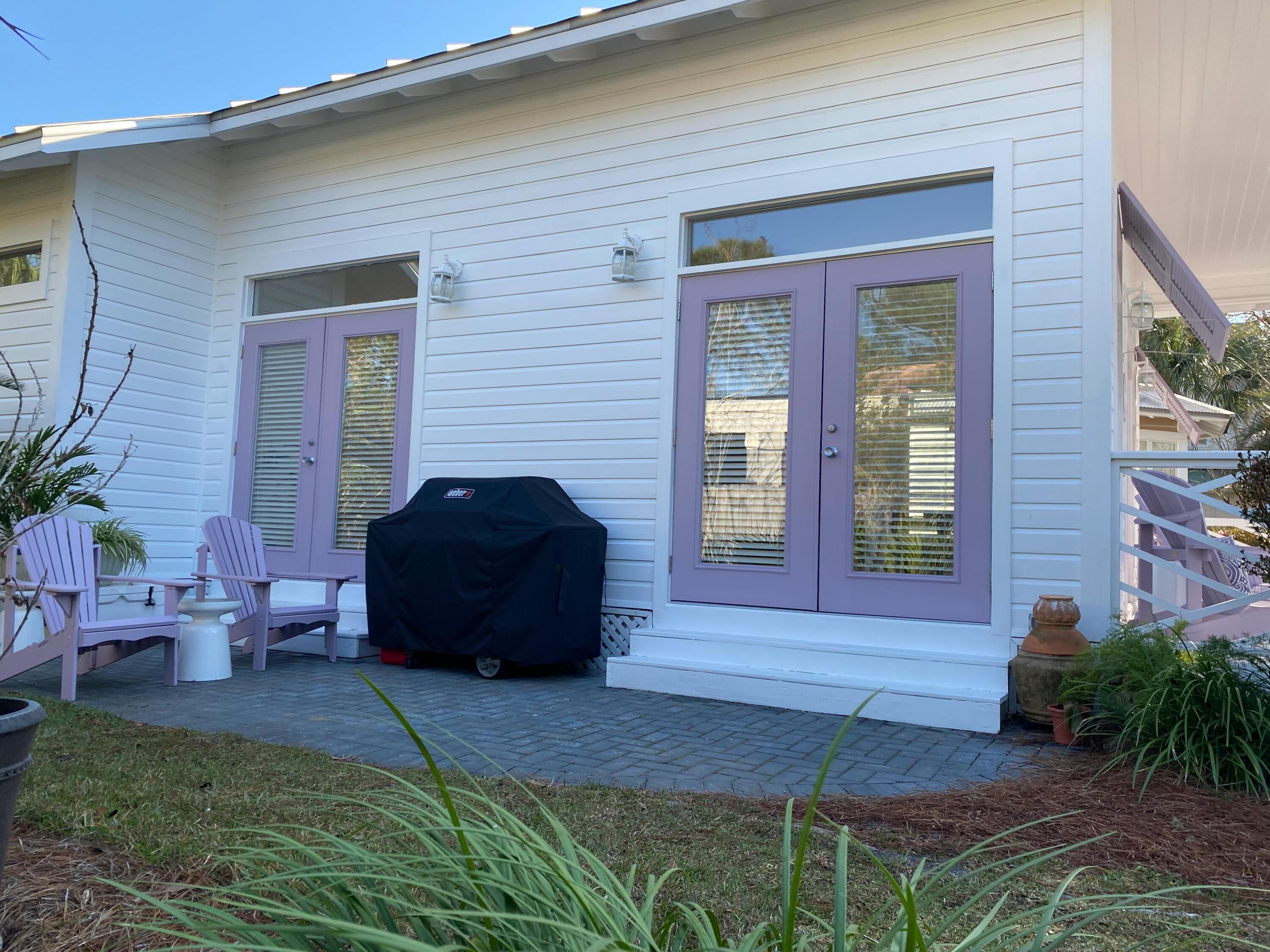 CRYSTAL LAKE - Residential