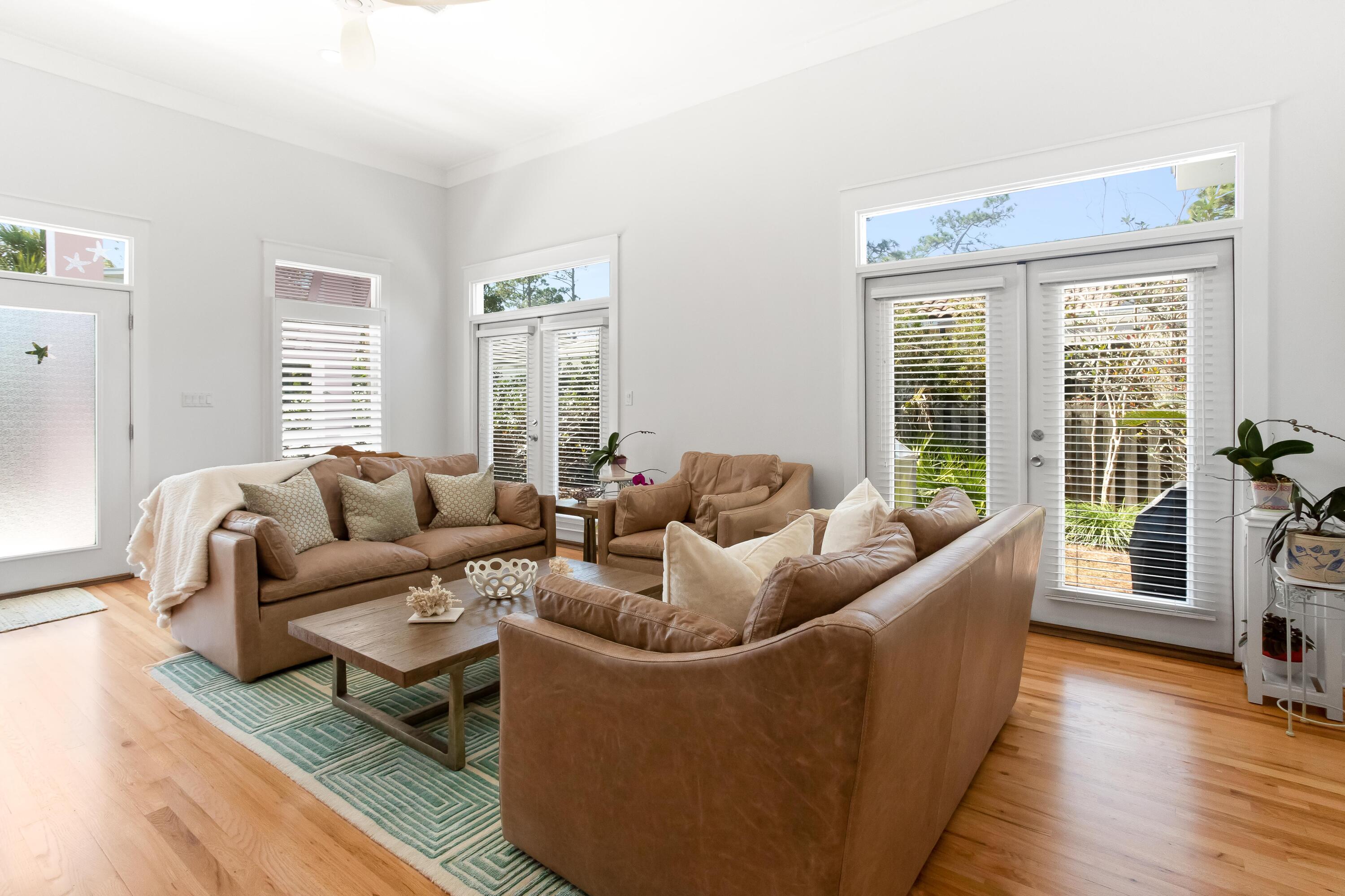 CRYSTAL LAKE - Residential