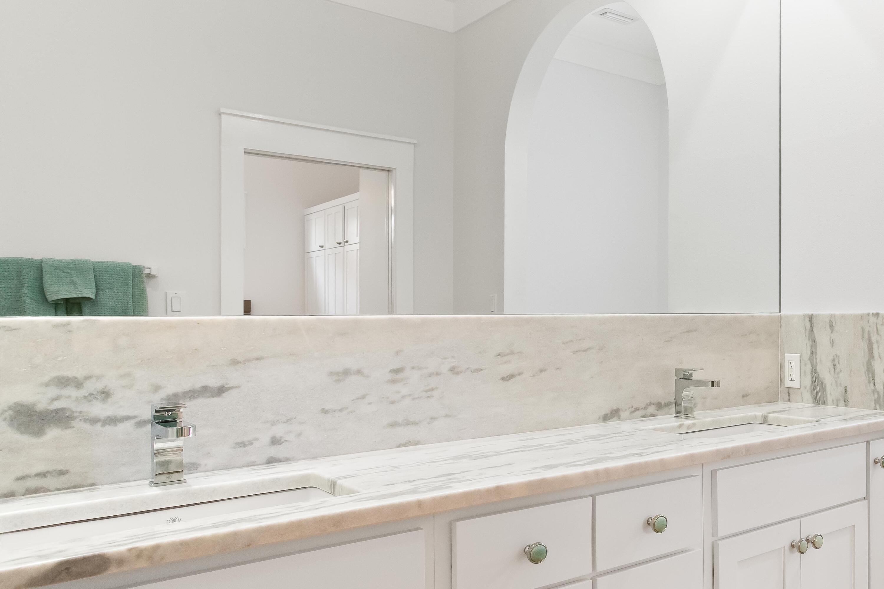 CRYSTAL LAKE - Residential