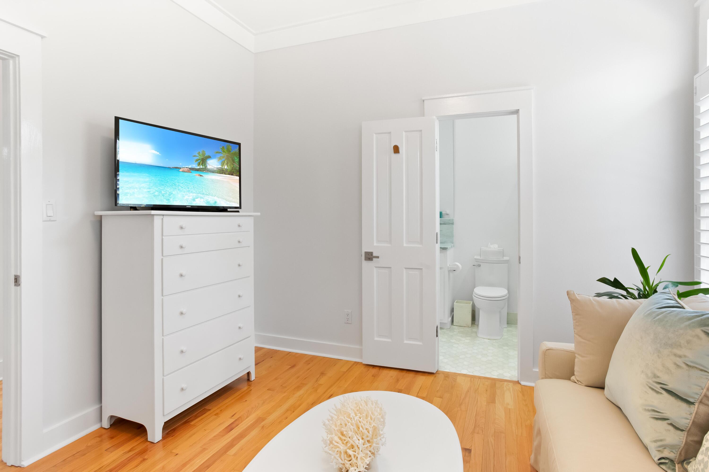 CRYSTAL LAKE - Residential