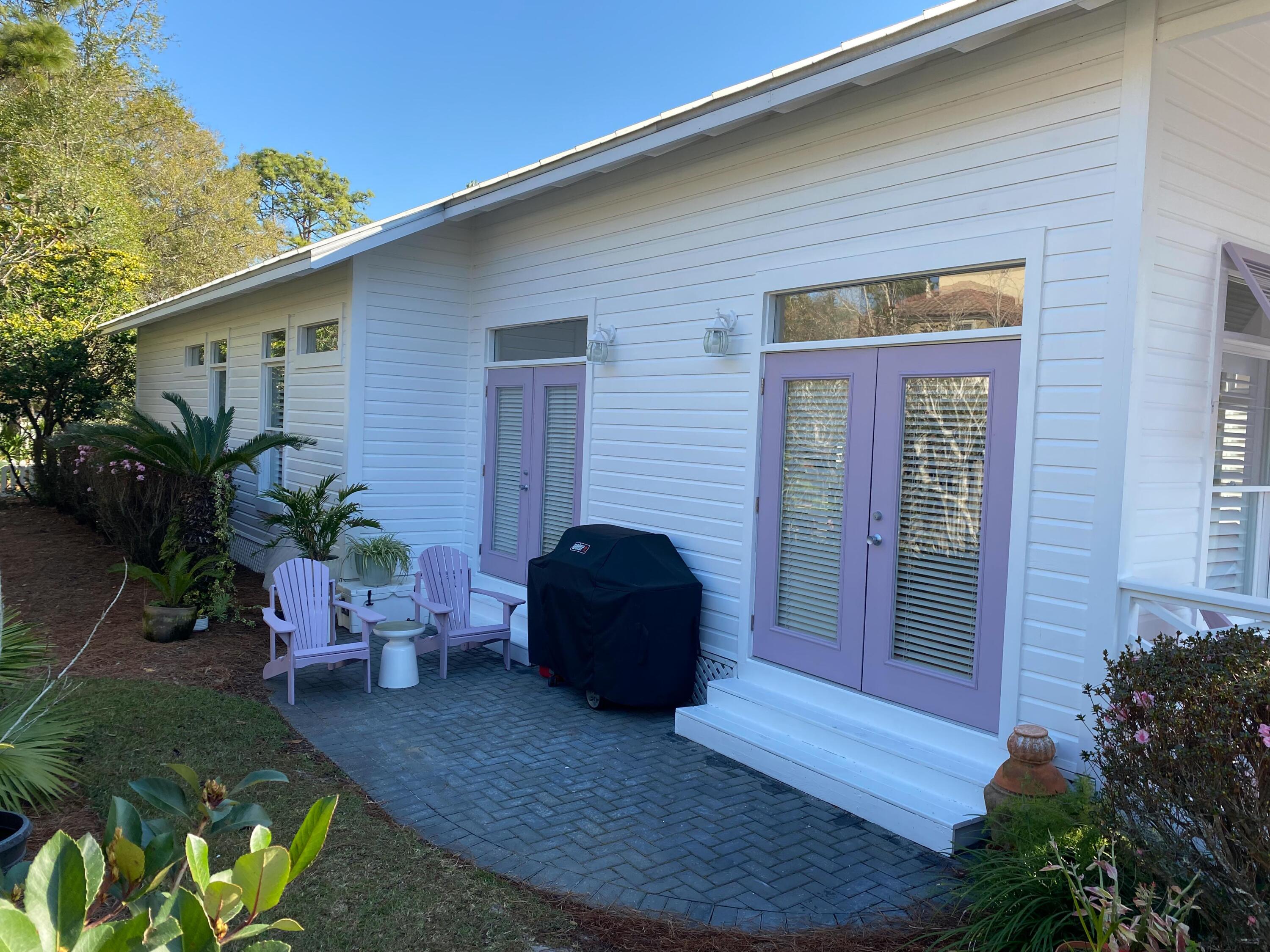 CRYSTAL LAKE - Residential