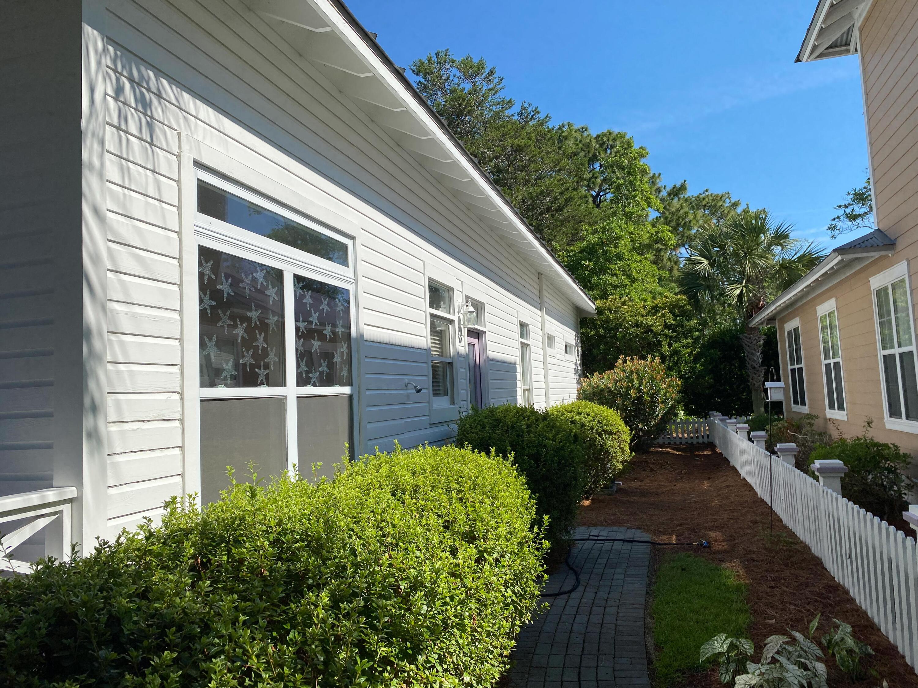 CRYSTAL LAKE - Residential