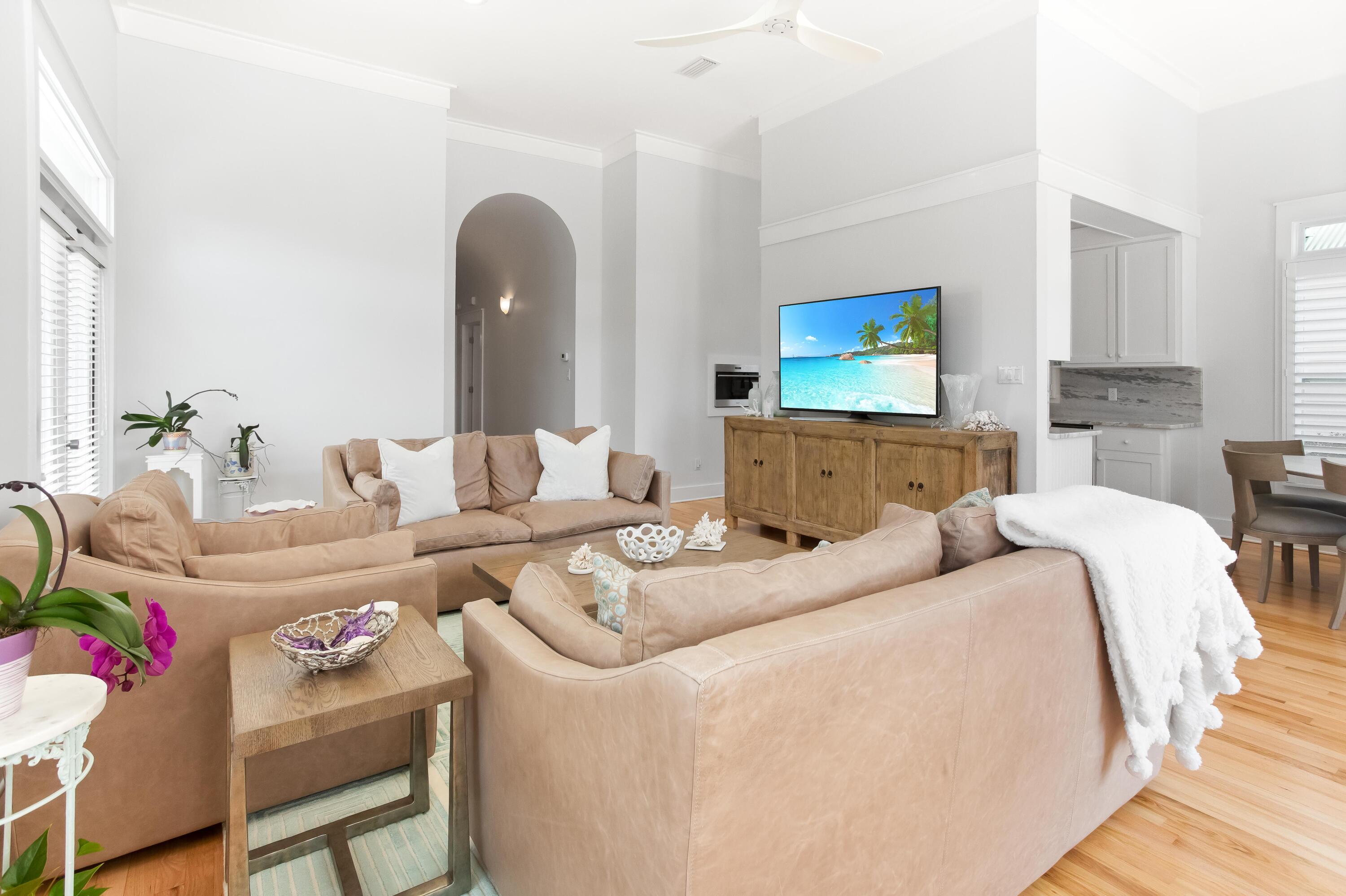 CRYSTAL LAKE - Residential