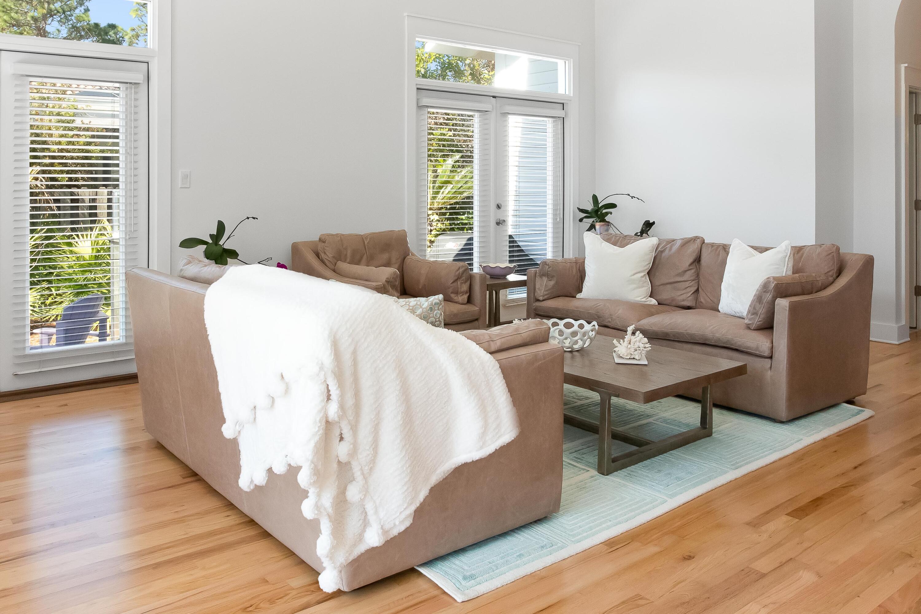 CRYSTAL LAKE - Residential