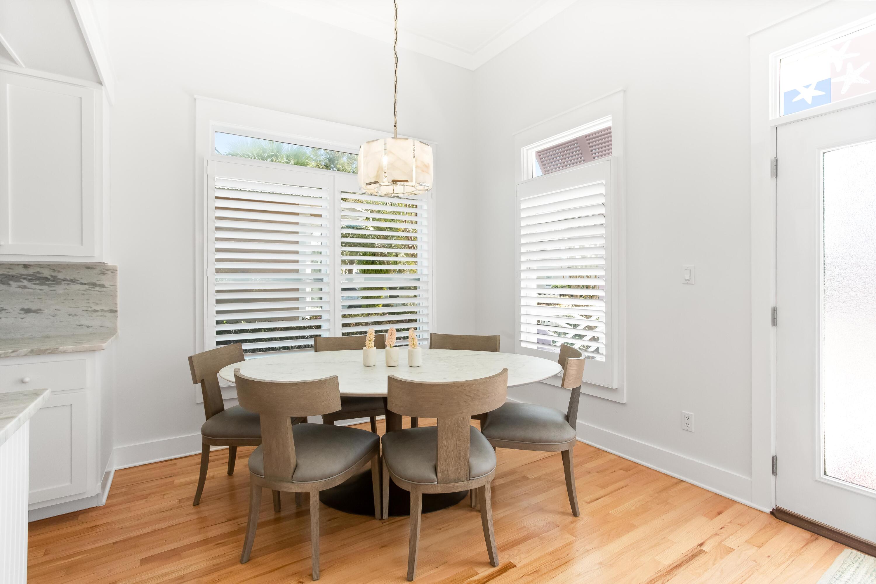 CRYSTAL LAKE - Residential