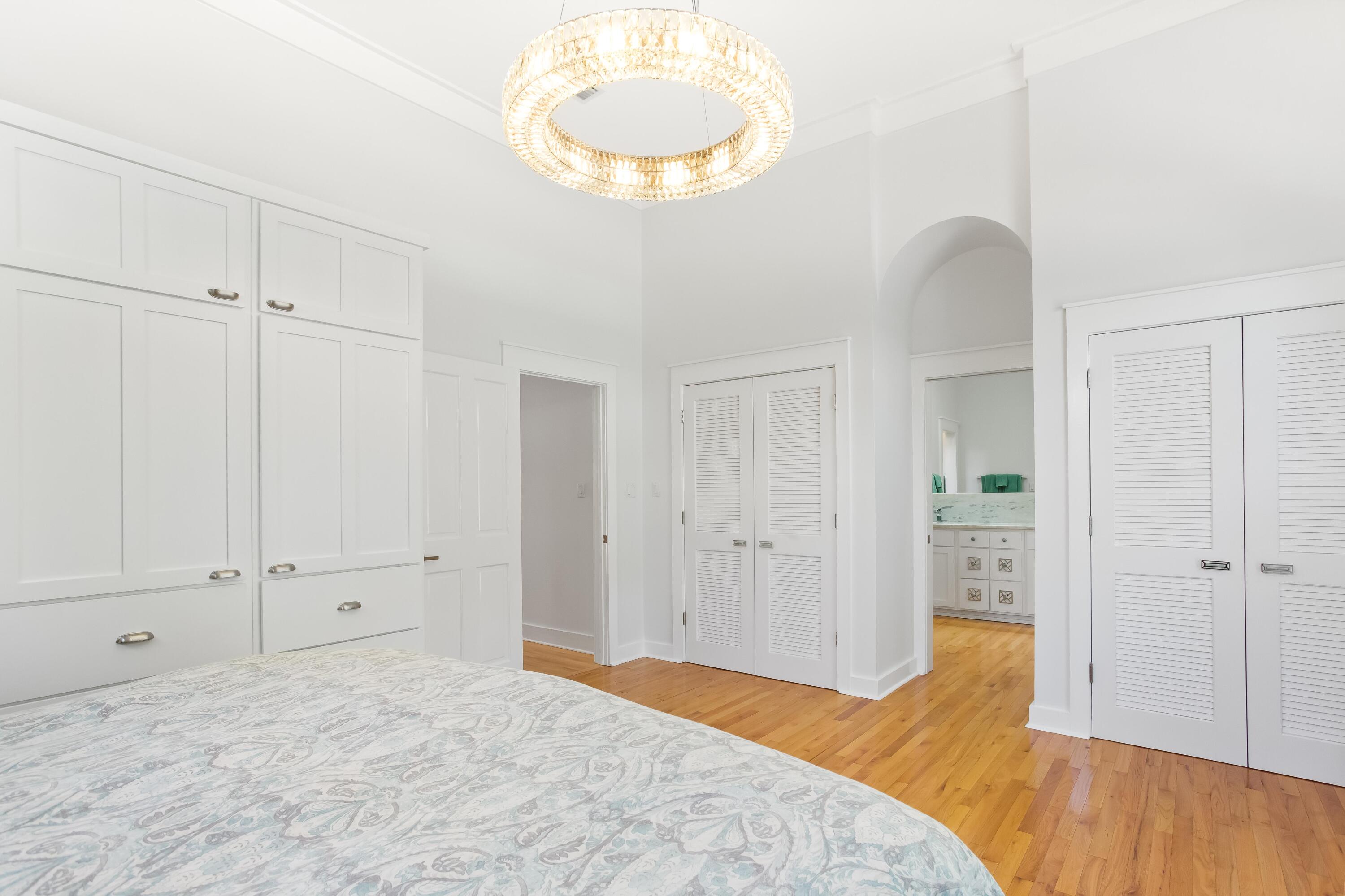 CRYSTAL LAKE - Residential