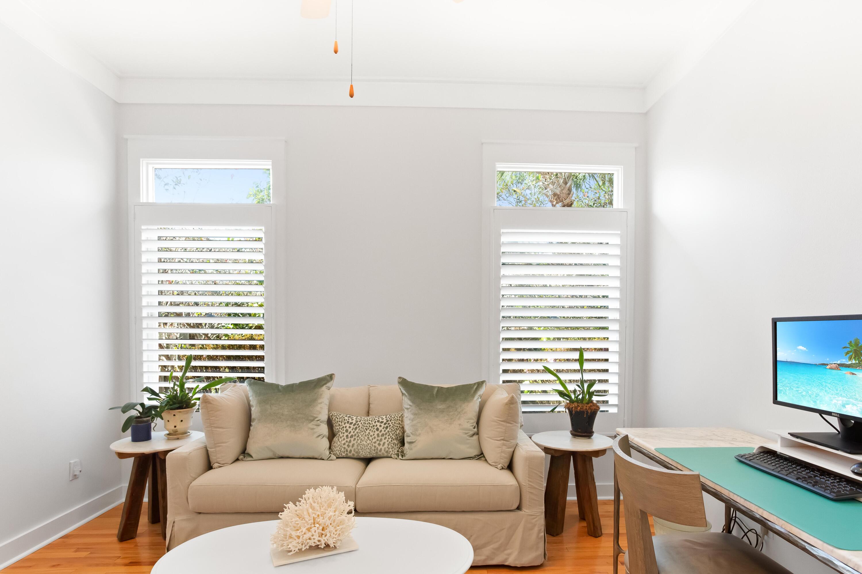 CRYSTAL LAKE - Residential