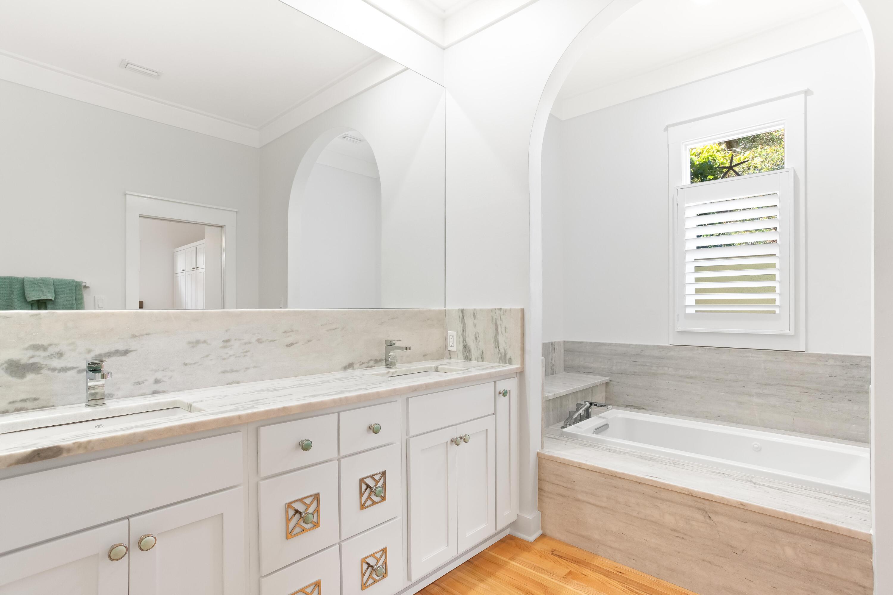 CRYSTAL LAKE - Residential