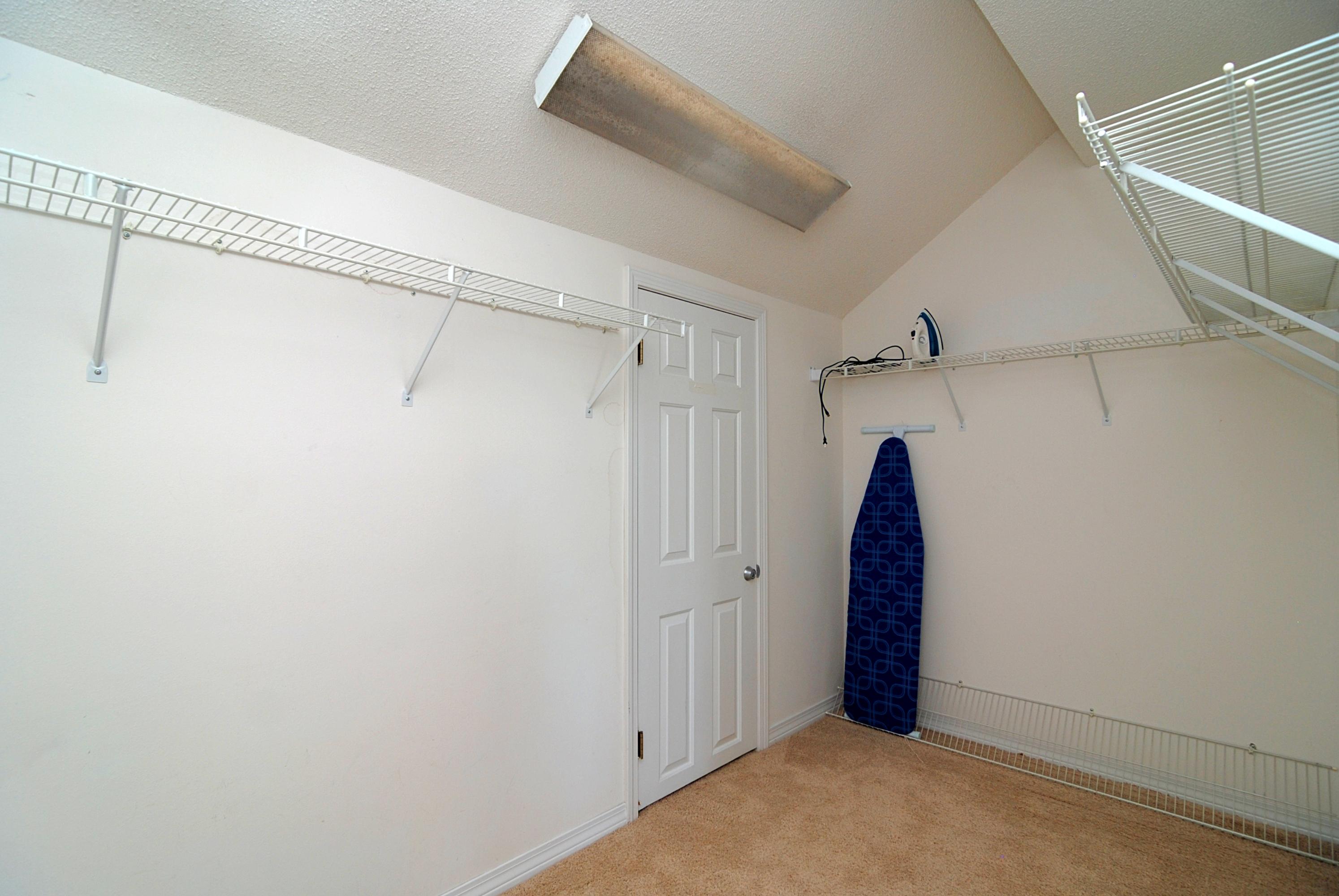 MAINSAIL COTTAGES - Residential