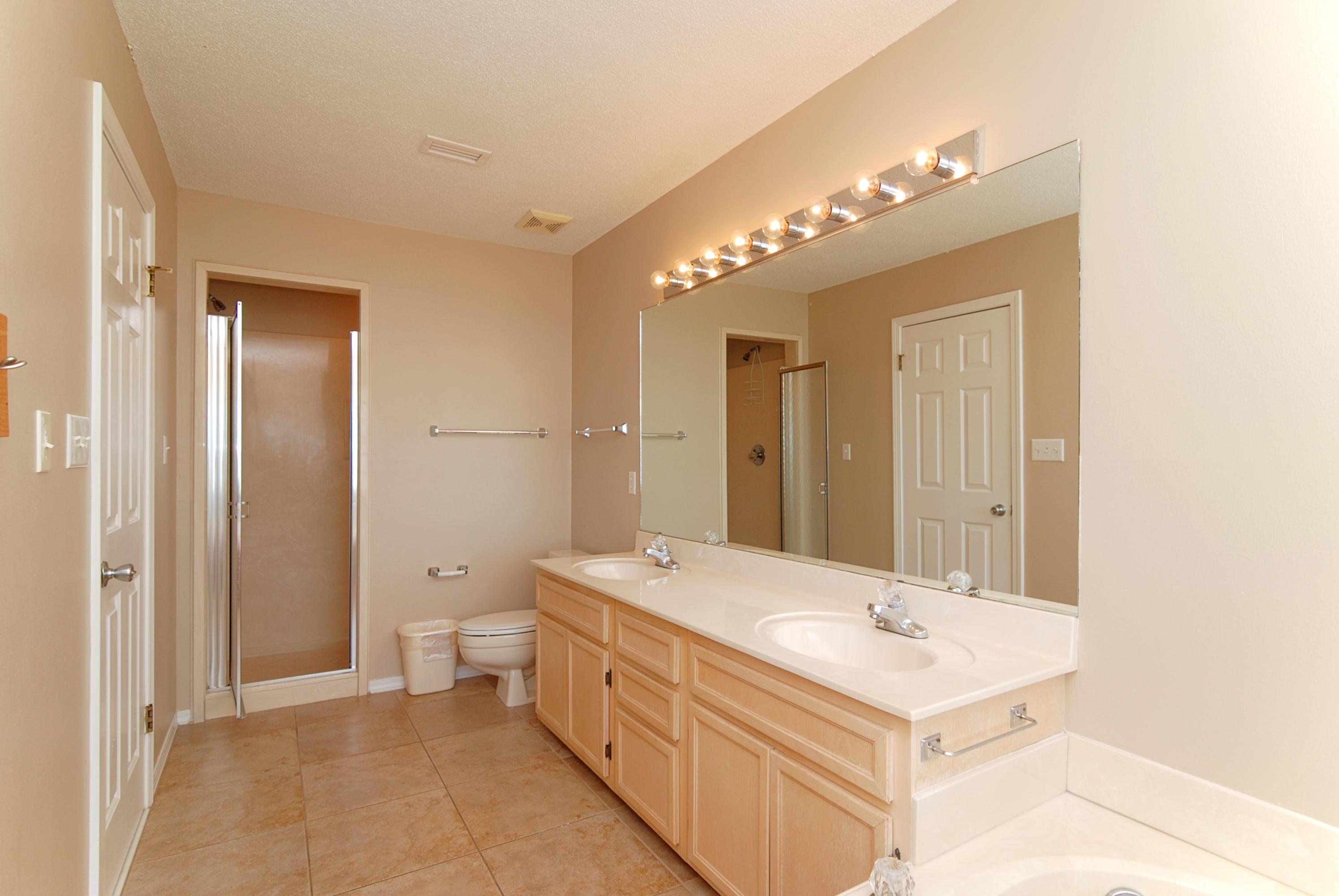 MAINSAIL COTTAGES - Residential