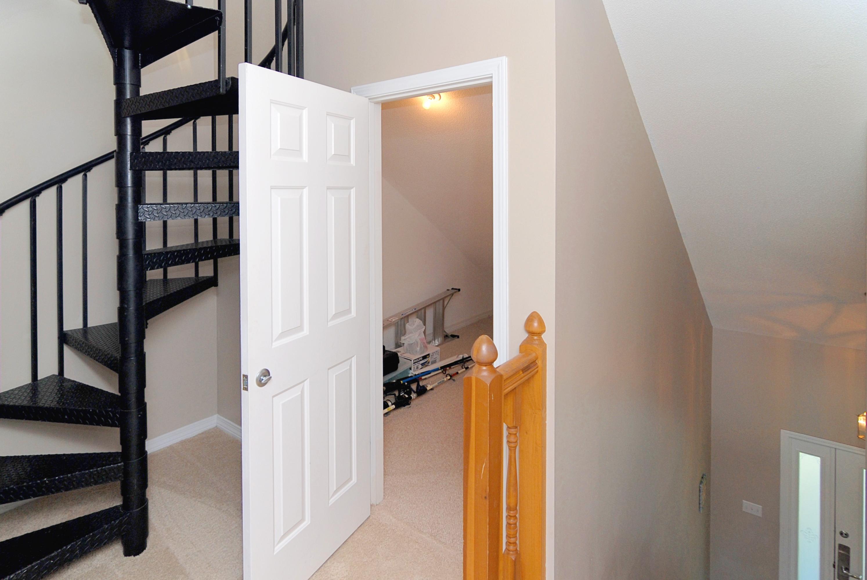 MAINSAIL COTTAGES - Residential