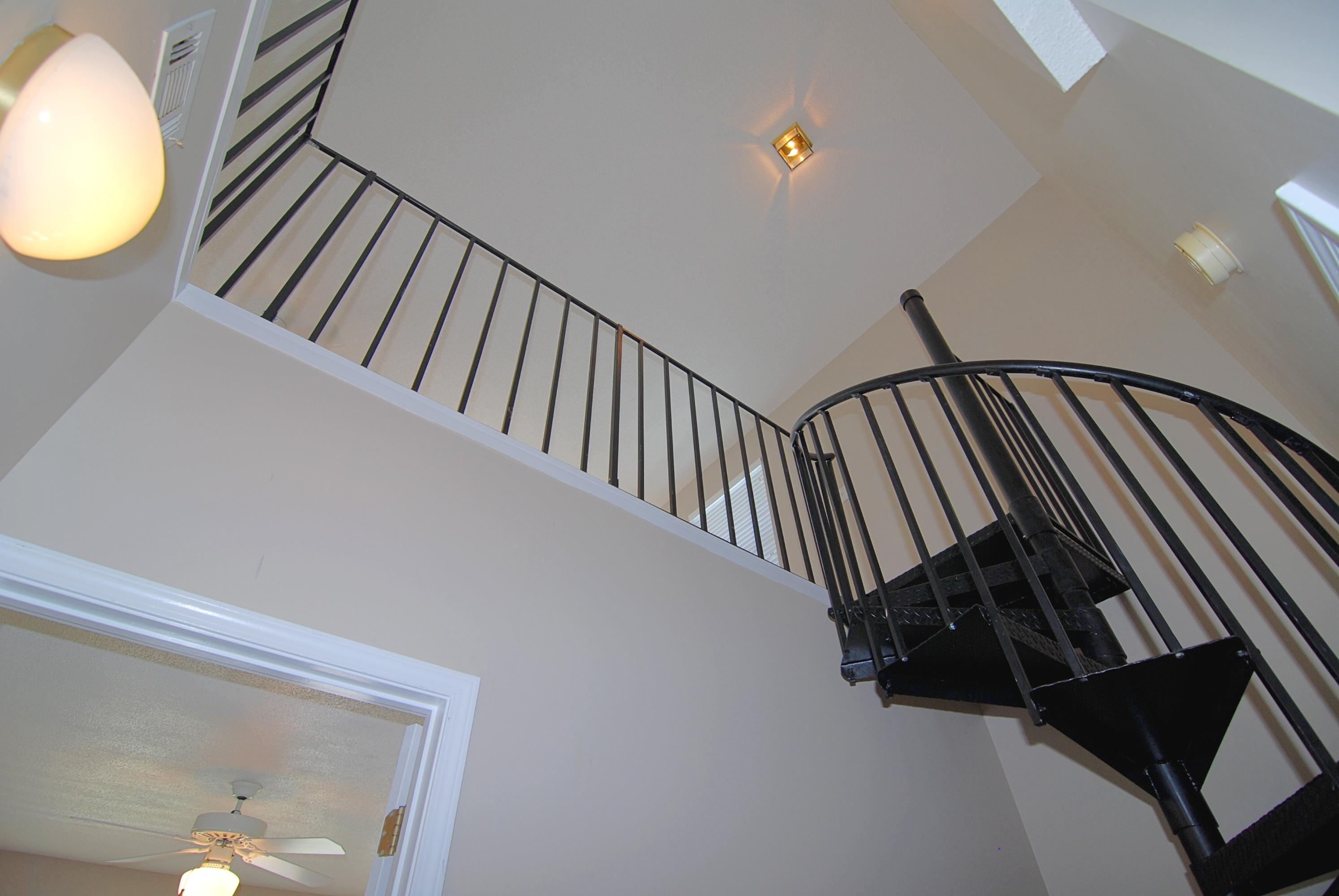 MAINSAIL COTTAGES - Residential