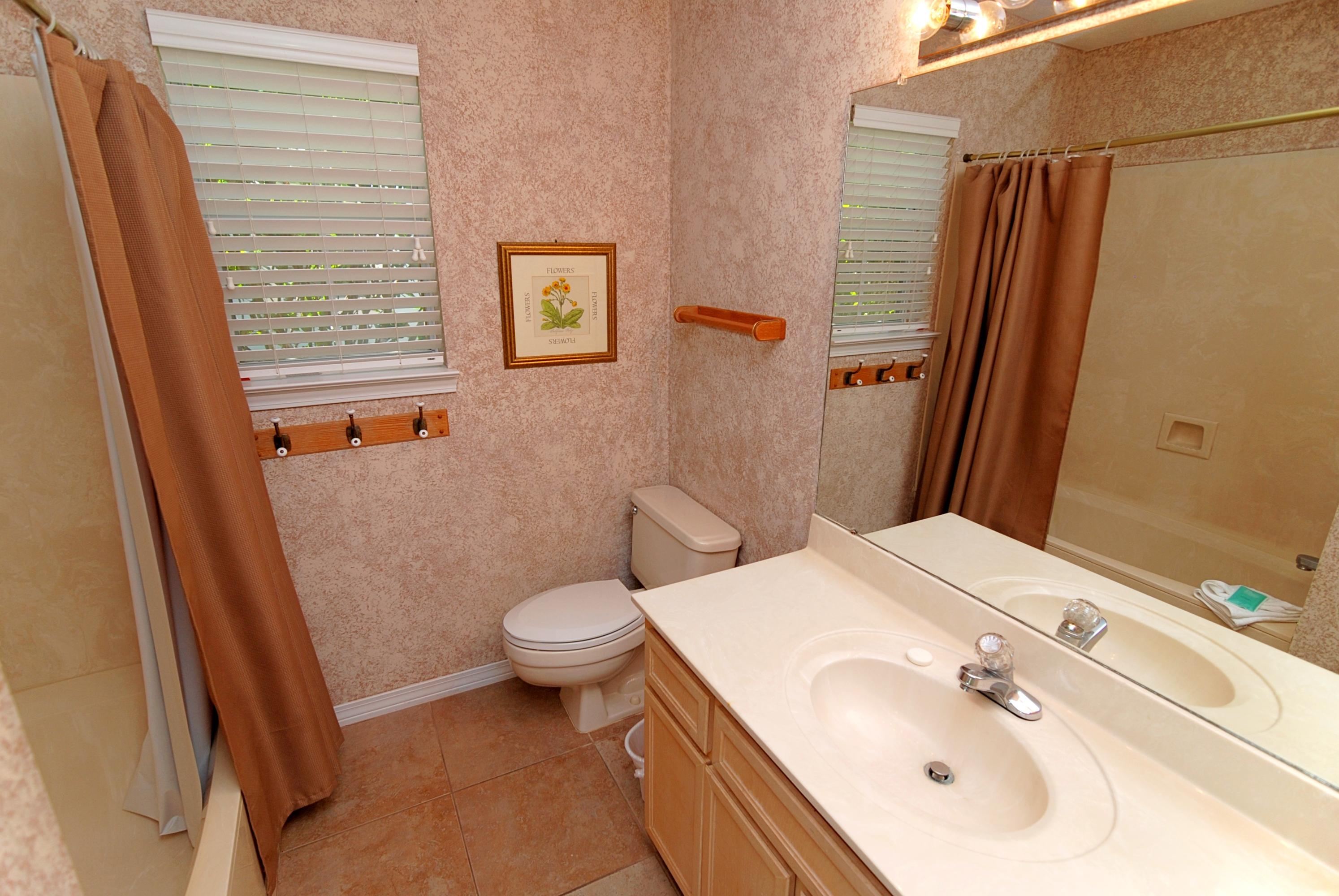 MAINSAIL COTTAGES - Residential