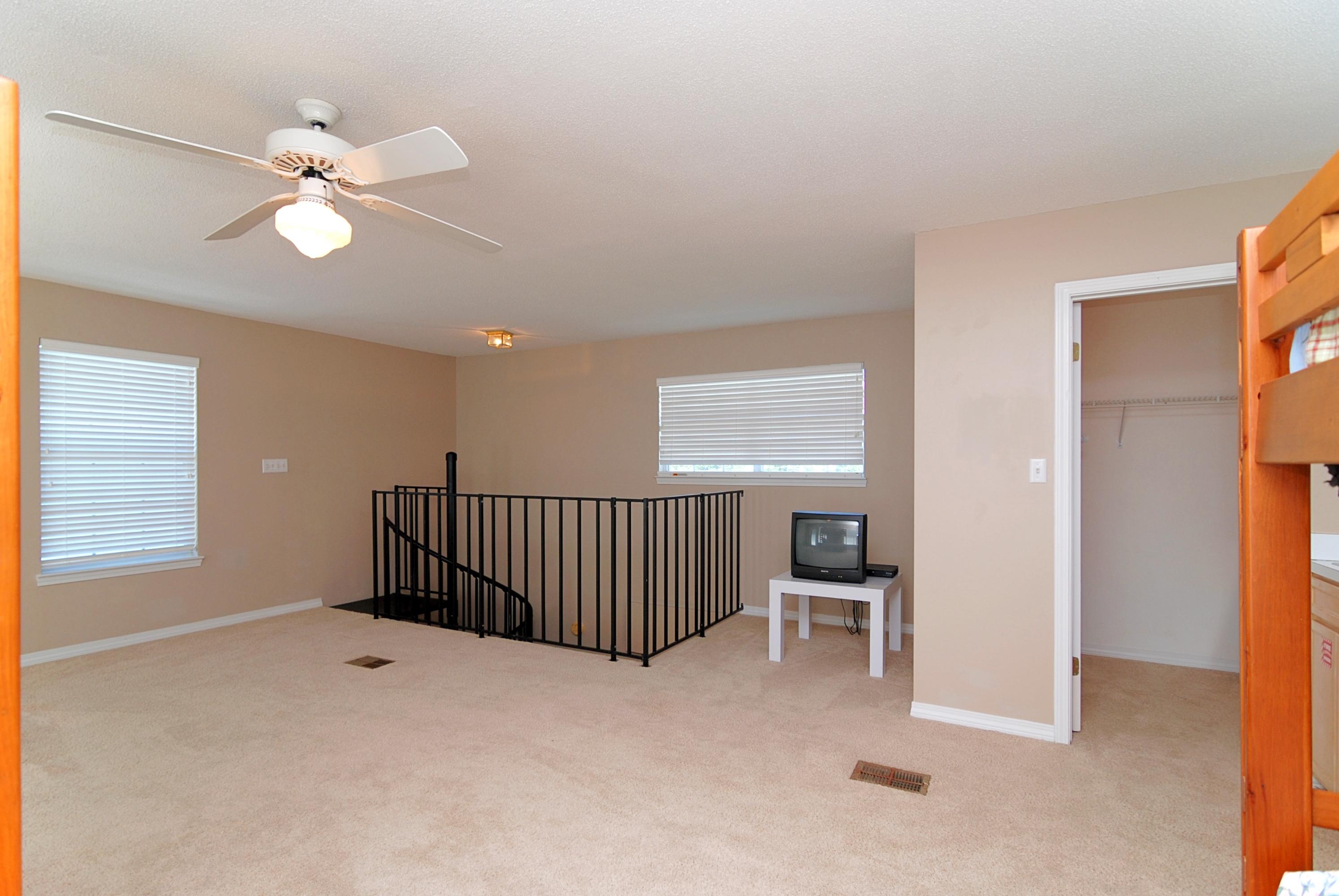 MAINSAIL COTTAGES - Residential