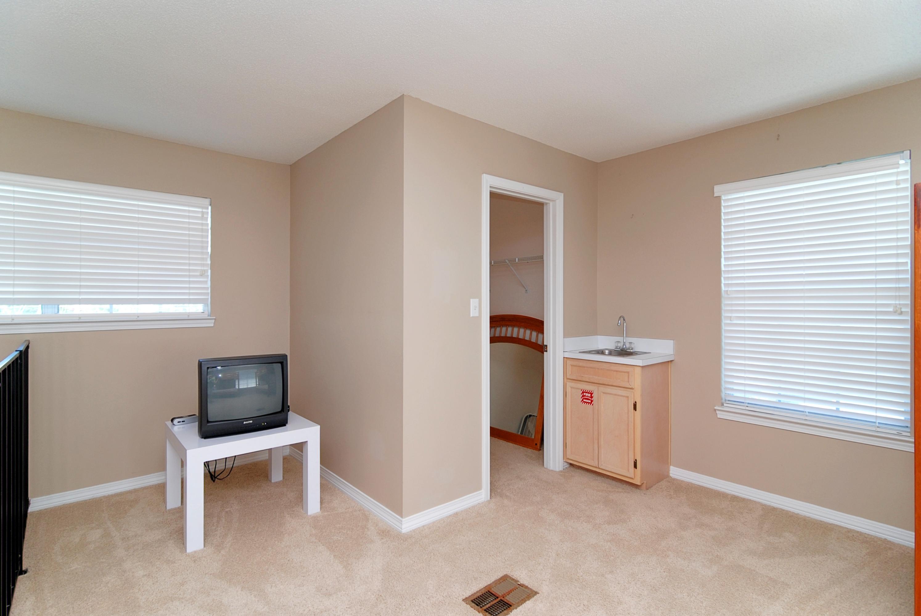 MAINSAIL COTTAGES - Residential