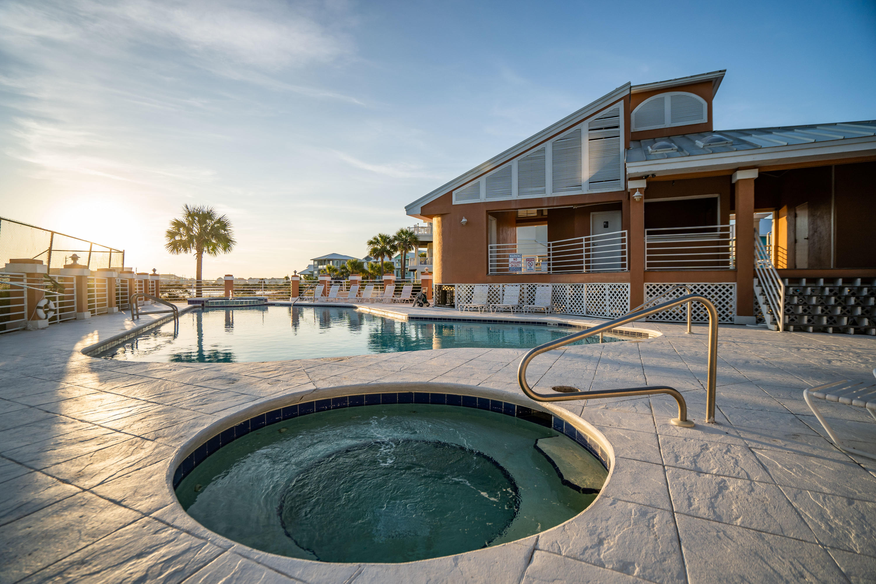 CARIBBEAN ISLES - Land