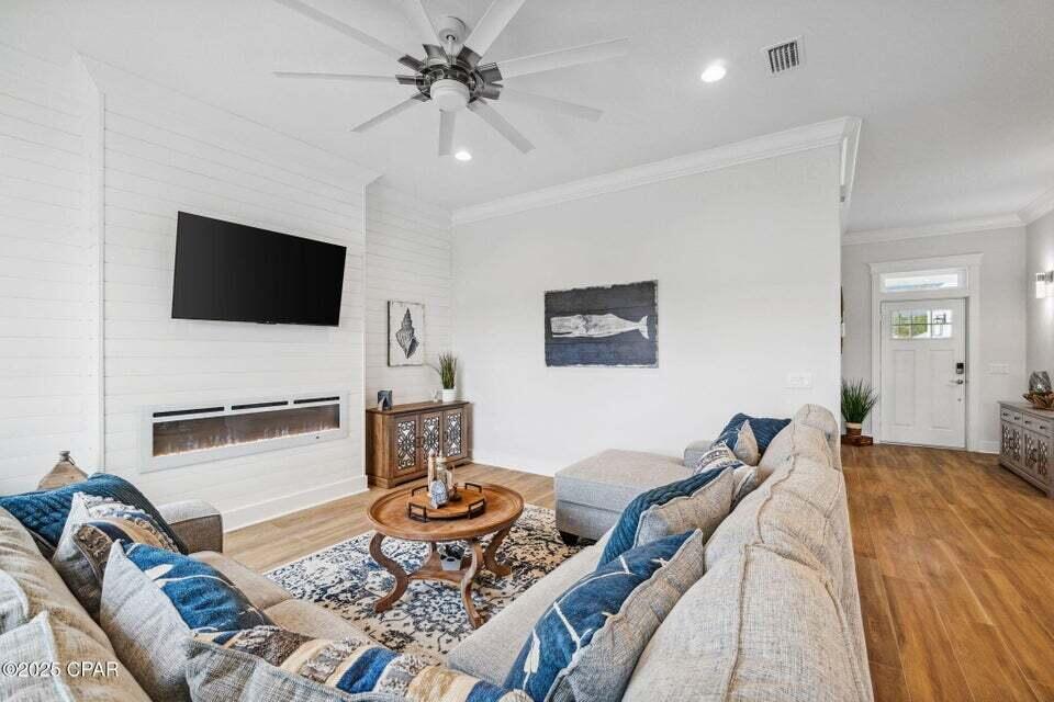 LAGUNA HAVEN - Residential