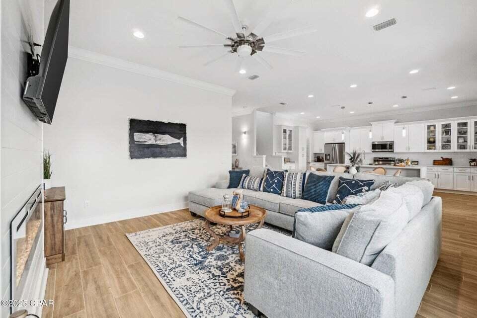 LAGUNA HAVEN - Residential