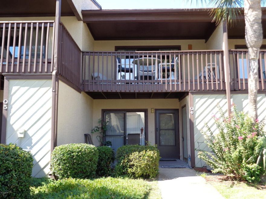 Remodeled Portside unit vacant and ready for showing. Don't wait for a rental turn to show, go show now. Custom paint, tile floors downstairs, carpet upstairs. Priced to sell, and motivated seller. Newer dryer, newer water heater, newer HVAC (3 years old), new king mattresses, and two new flat screen televisions. Unique commission structure, please see agent notes.