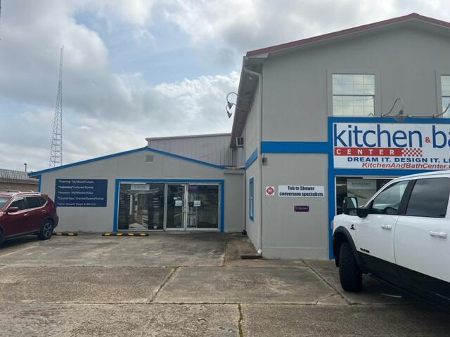 16,000 SF Flex space located on Beal Pkwy, 3000 SF showroom with 13,000 SF of warehouse, tractor trailer accessible , located across from Sams Club on Beal Pkwy, 7 rollup doors in rear and on the side