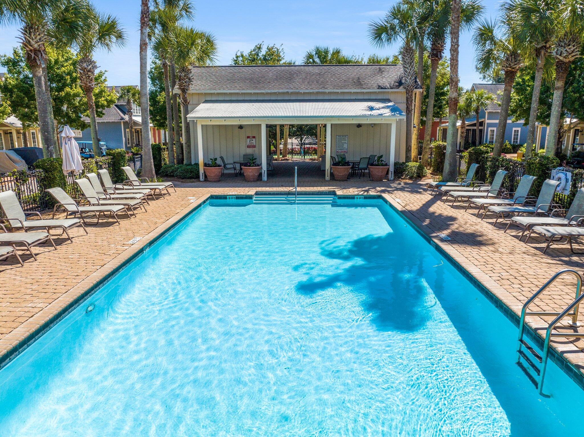 BUNGALOS AT SANDESTIN - Residential