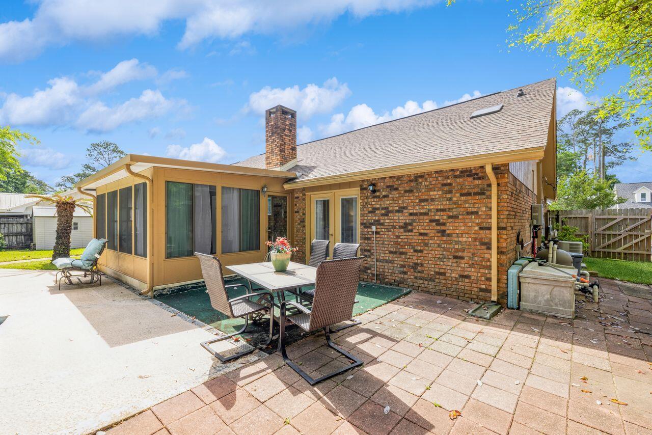 MARY ESTHER MANOR 1ST ADDN - Residential