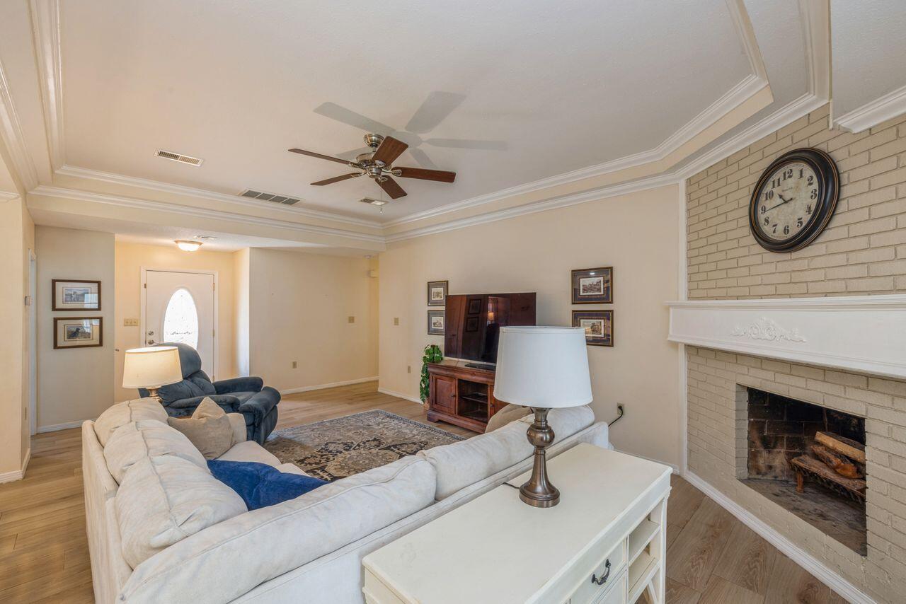 MARY ESTHER MANOR 1ST ADDN - Residential