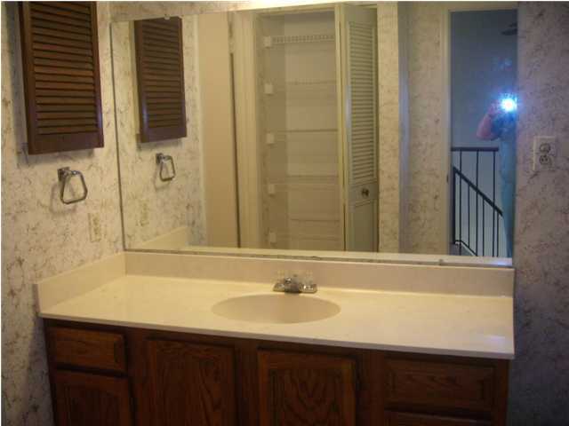 MANOR SHORES VILLAS - Residential Lease